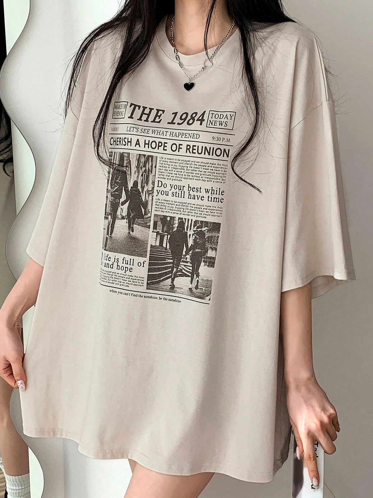 DAZY Women Casual Loose Newspaper Print Drop Shoulder T-Shirt Graphic Tee Oversized T-Shirt