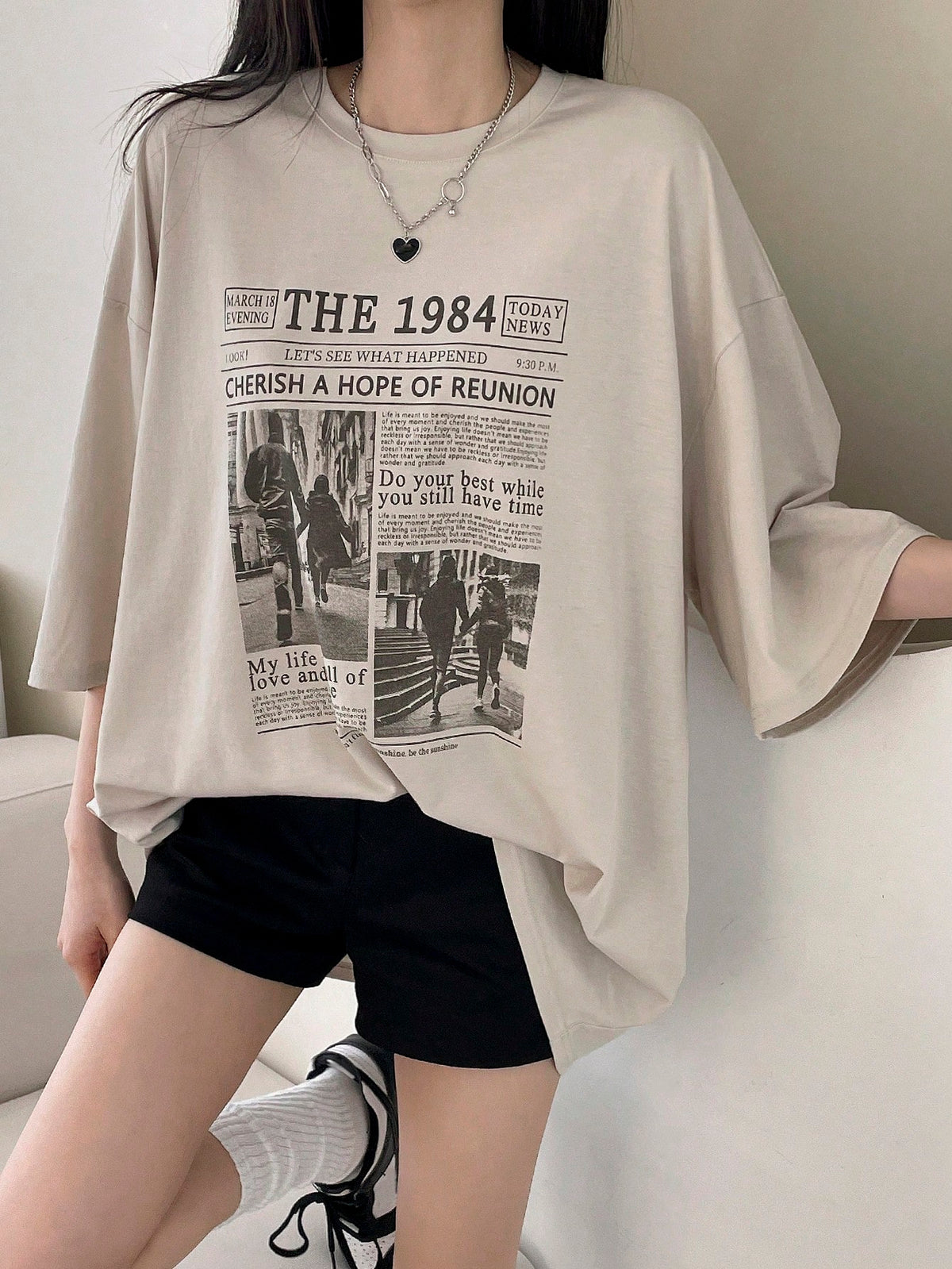 DAZY Women Casual Loose Newspaper Print Drop Shoulder T-Shirt Graphic Tee Oversized T-Shirt