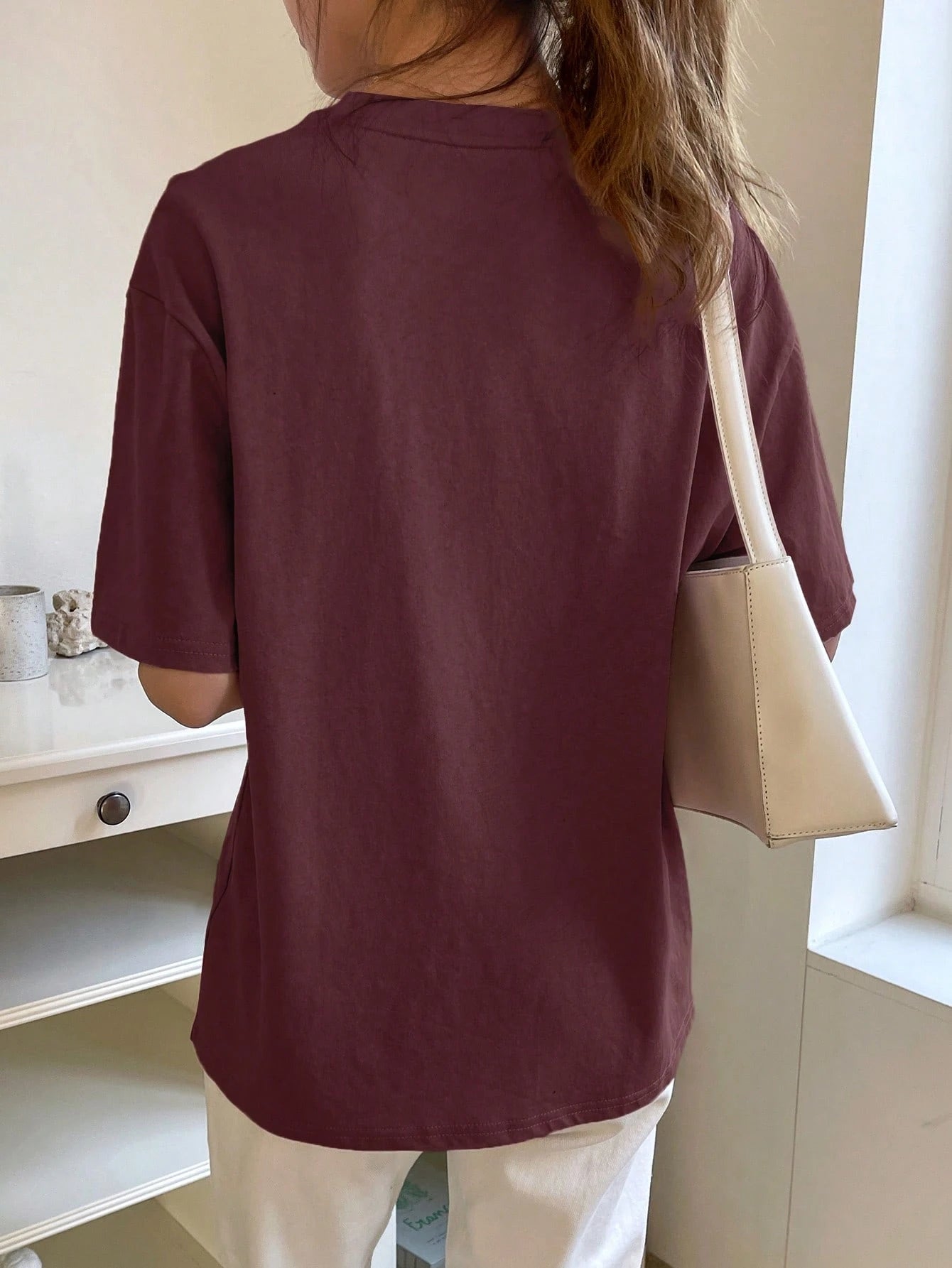 DAZY Women's Casual Loose Plain Letter Embroidered Short Sleeve T-Shirt, Summer Oversized T-Shirt