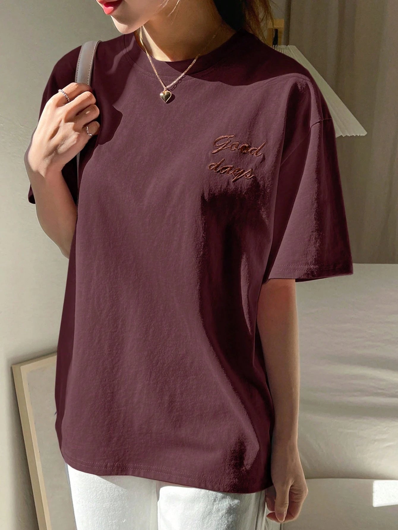 DAZY Women's Casual Loose Plain Letter Embroidered Short Sleeve T-Shirt, Summer Oversized T-Shirt