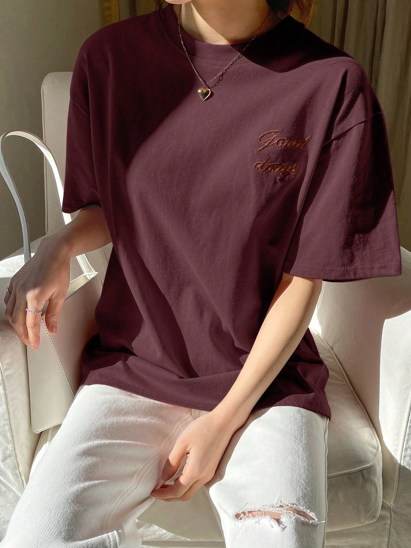 DAZY Women's Casual Loose Plain Letter Embroidered Short Sleeve T-Shirt, Summer Oversized T-Shirt