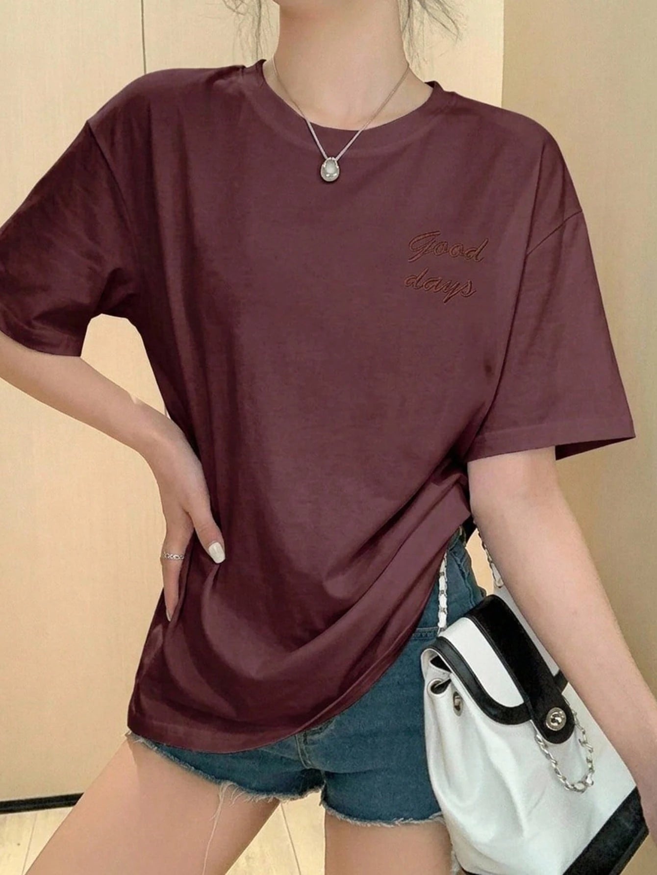 DAZY Women's Casual Loose Plain Letter Embroidered Short Sleeve T-Shirt, Summer Oversized T-Shirt