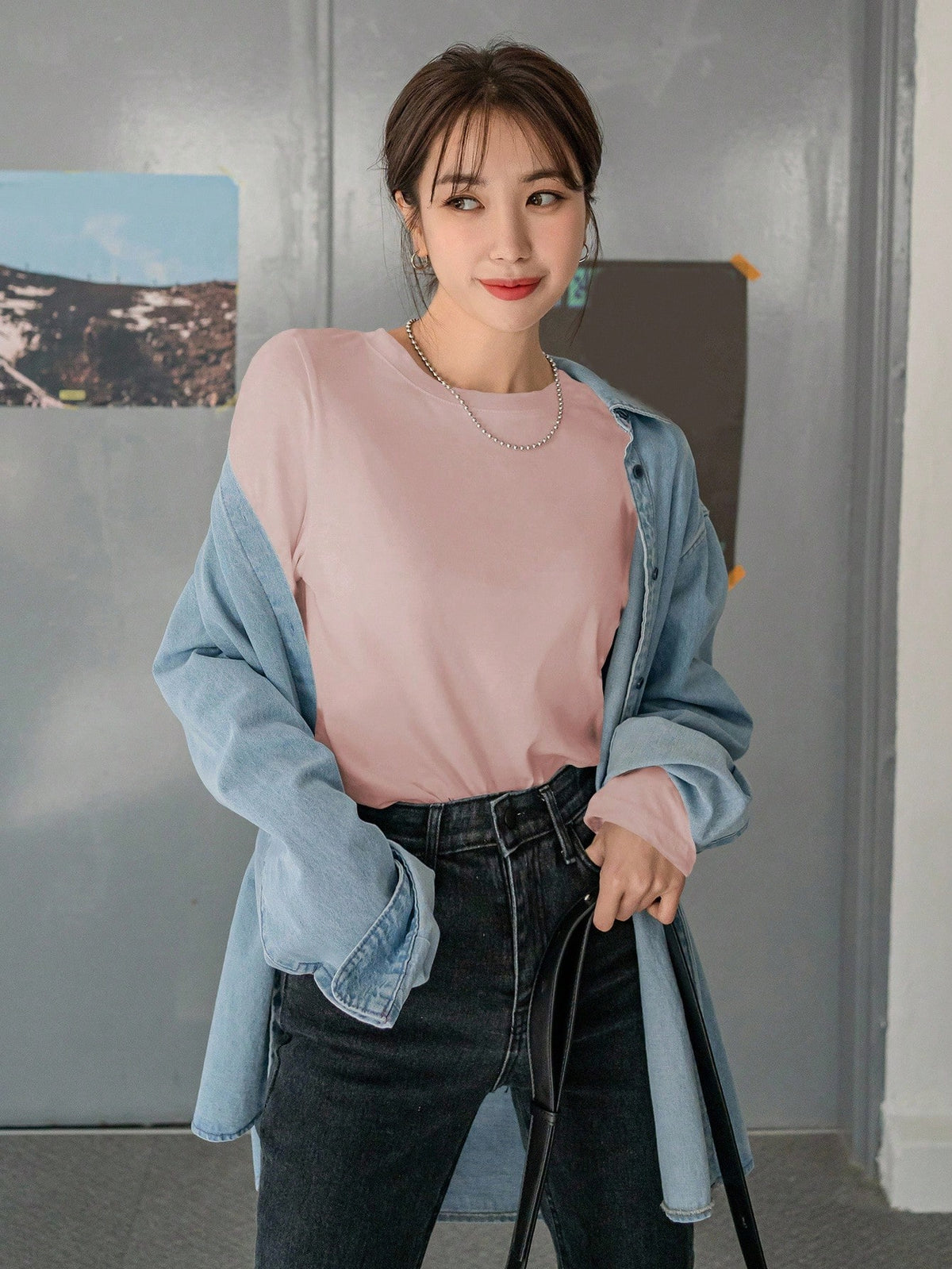 DAZY Women's Fitted Solid Color Round Neck Long Sleeve Base Layer T-Shirt