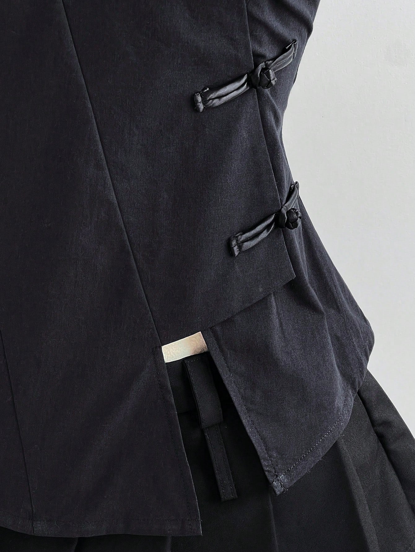 Elamini Black Cotton Mandarin Collar Short Sleeve Fitted Side Slit Shirt, New Chinese Style Retro Chic Commuting Elegant Campus Casual Versatile
