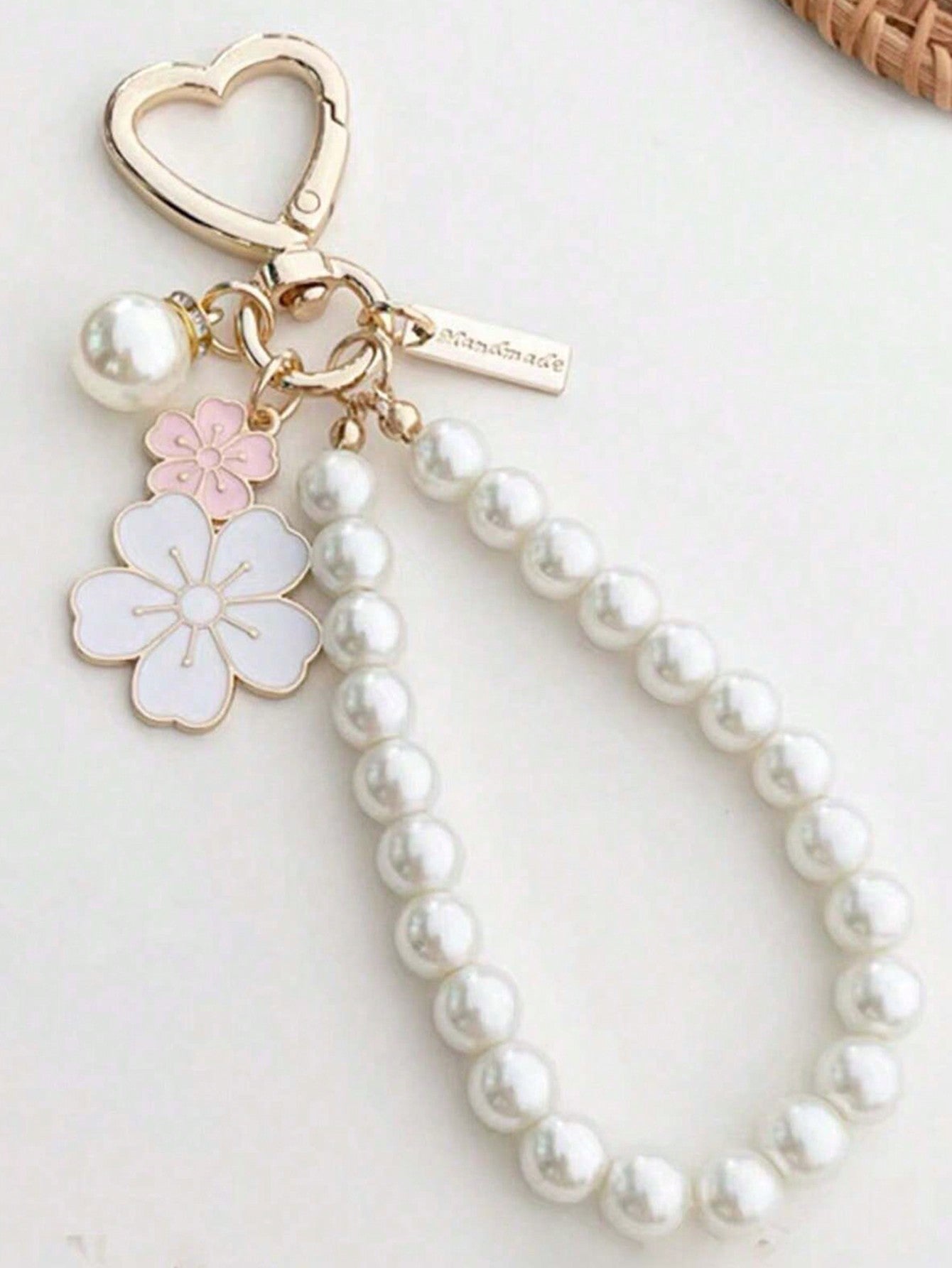 Elegant Flower Patterned Alloy Pearl Bracelet,Designed Specifically For Women And Girls. Keychain, Purse Pendant Keychain Charms