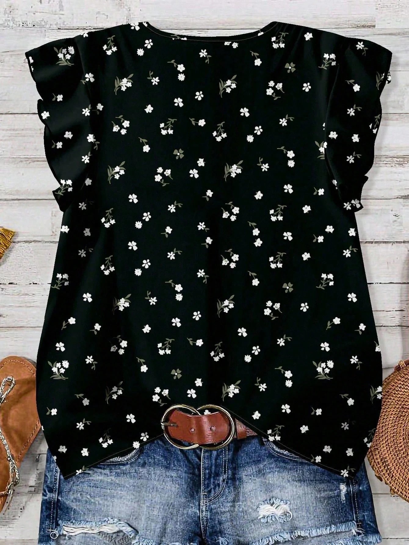 EMERY ROSE Plus Size Women's Vacation Floral Print Button Front Ruffle Trim Casual Blouse Shirt,Black And White,Summer,Boho,Elegant,Holiday,Ditsy Flower Tops