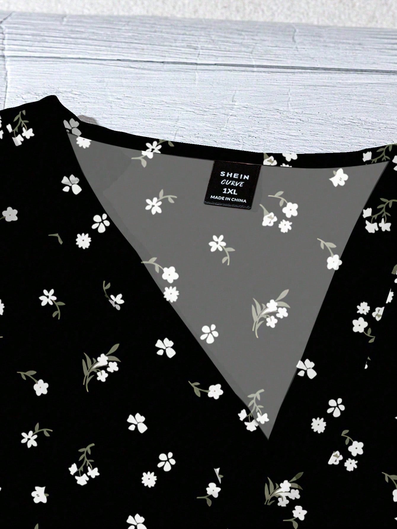 EMERY ROSE Plus Size Women's Vacation Floral Print Button Front Ruffle Trim Casual Blouse Shirt,Black And White,Summer,Boho,Elegant,Holiday,Ditsy Flower Tops