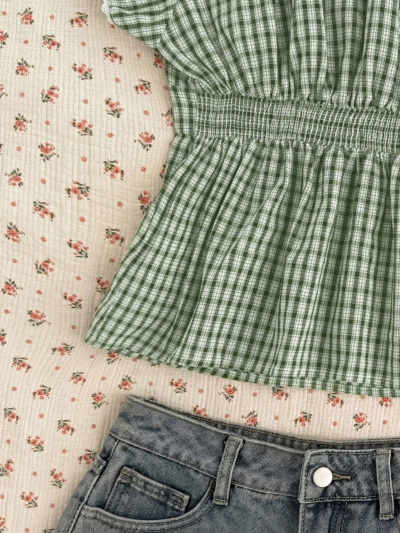 EZwear Plus Size Plaid Print Sweetheart Collar Casual Short Sleeve Gingham Top,Women's White Curve Summer Picnic Sage Green Aesthetic Clothes,Elegant Chic