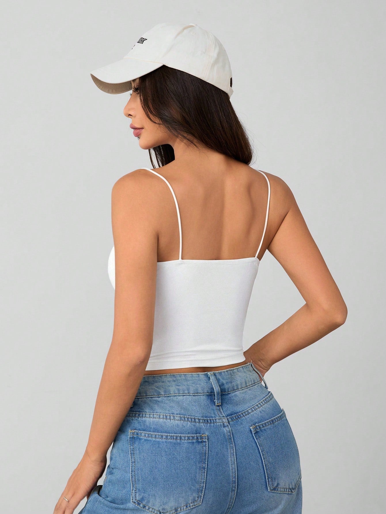 EZwear Plus Size White Strap Cami Top With Cup Pad, College Student, Suitable For Spring And Summer