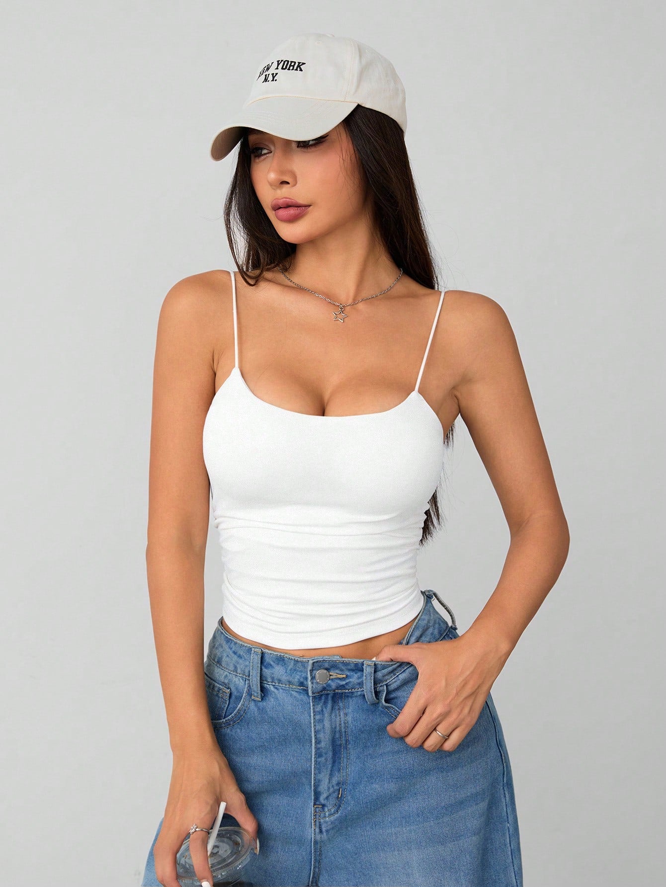 EZwear Plus Size White Strap Cami Top With Cup Pad, College Student, Suitable For Spring And Summer