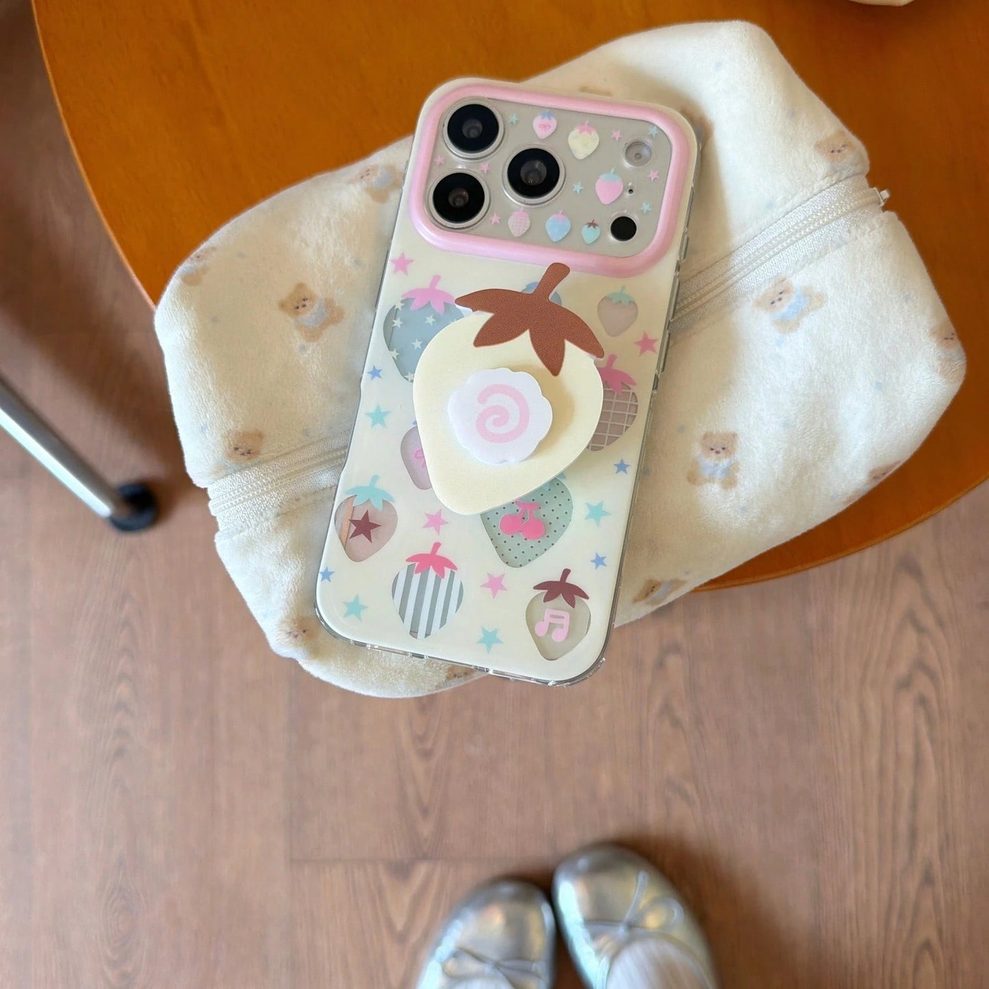 Fashion Creative Sweet Summer Strawberry + Strawberry Stand Phone Case Compatible With Apple For IPhone17ProMax Case/For IPhone16ProMax Case/For IPhone15ProMax Case/14Pro Case/13 IPhonecase/Fashion W