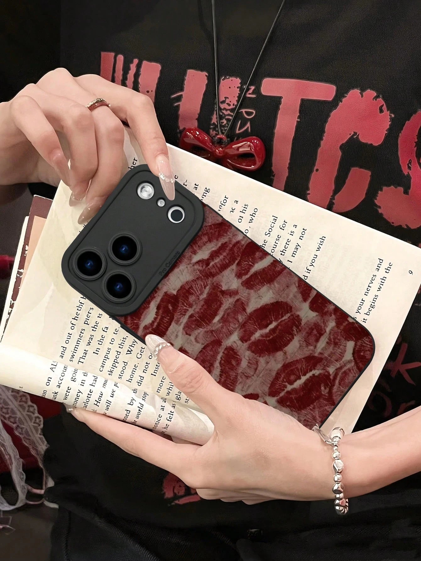 Fashionable Popular Personalized Red Lip Print Pattern Design Theme Luxury Shockproof Aesthetic Cute Phone Case With Lens Protrusion Protection Compatible With For IPhone 17/17Pro/17Pro Max, 16,15,14