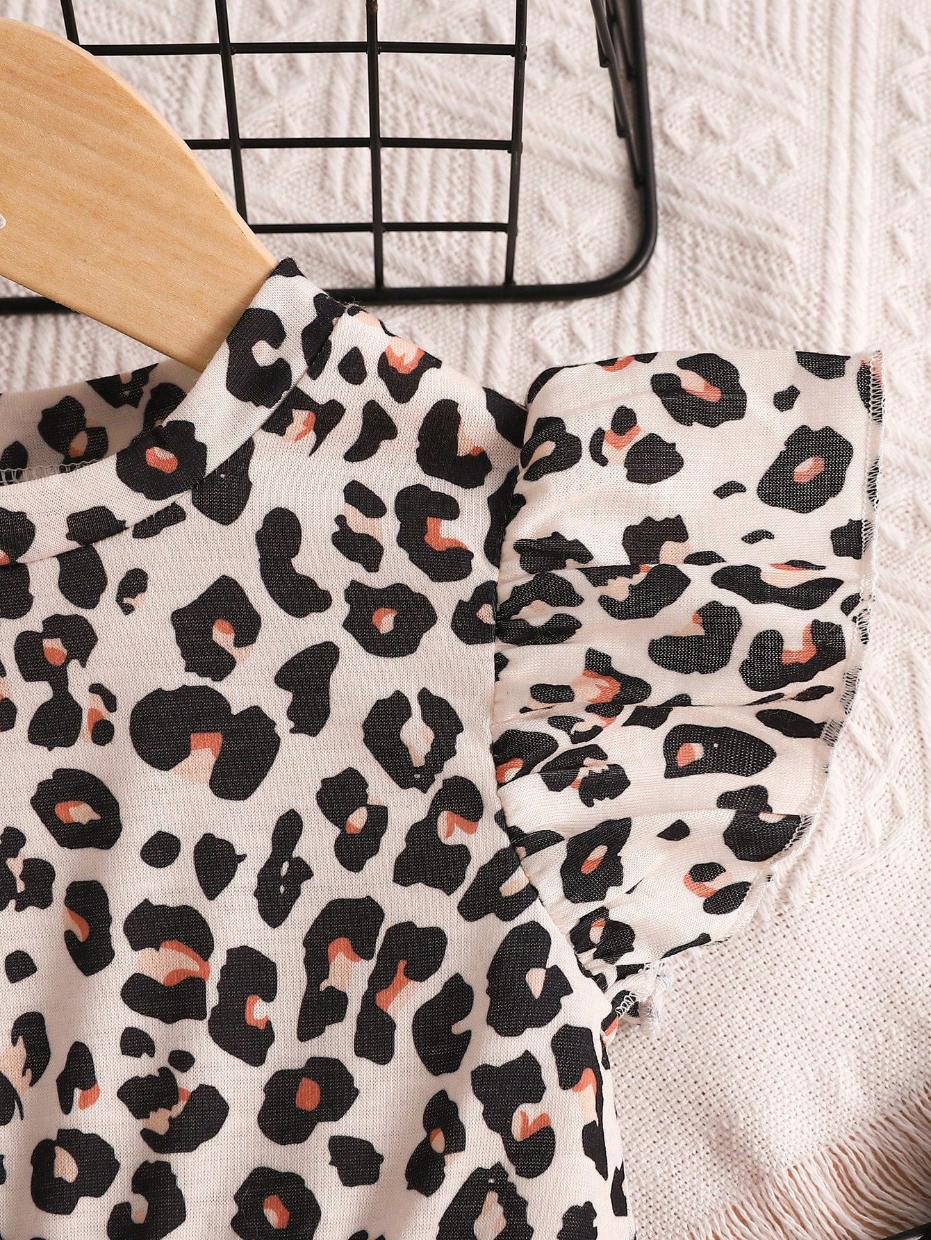 Fashionable Retro Baby Girls Leopard Print Asymmetrical Top And Loose Leopard Print Pants 2 Pieces Set
