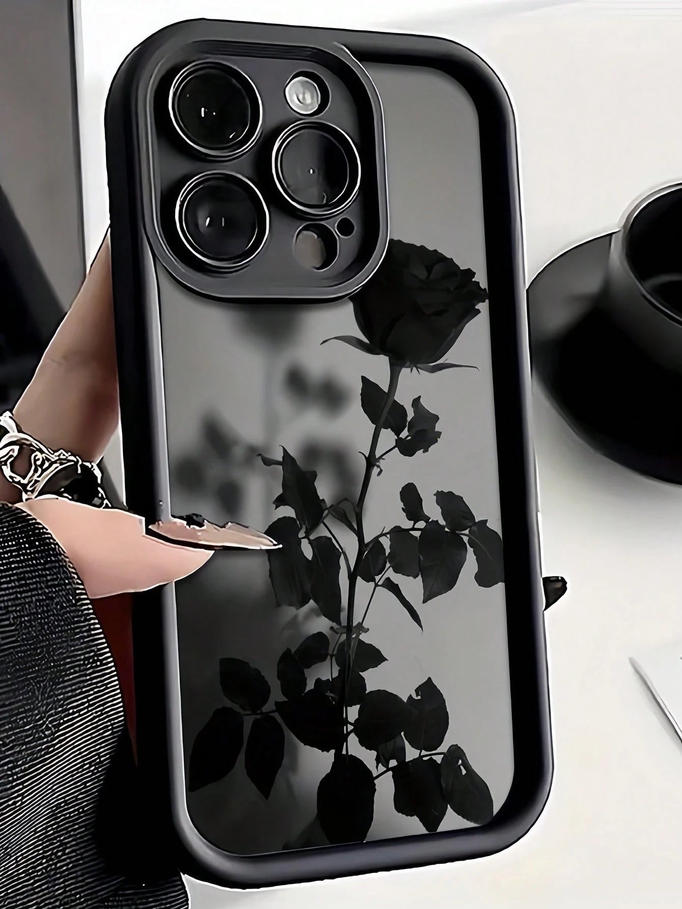 Flower TPU Black Fashion Phone Premium Case 1pc Black Rose Pattern Full Coverage Shockproof Phone Case Compatible With Apple 16, 15, 14, 13, 12, 11 Pro Max Waterproof Anti-Fall Scratch Resistant Inte