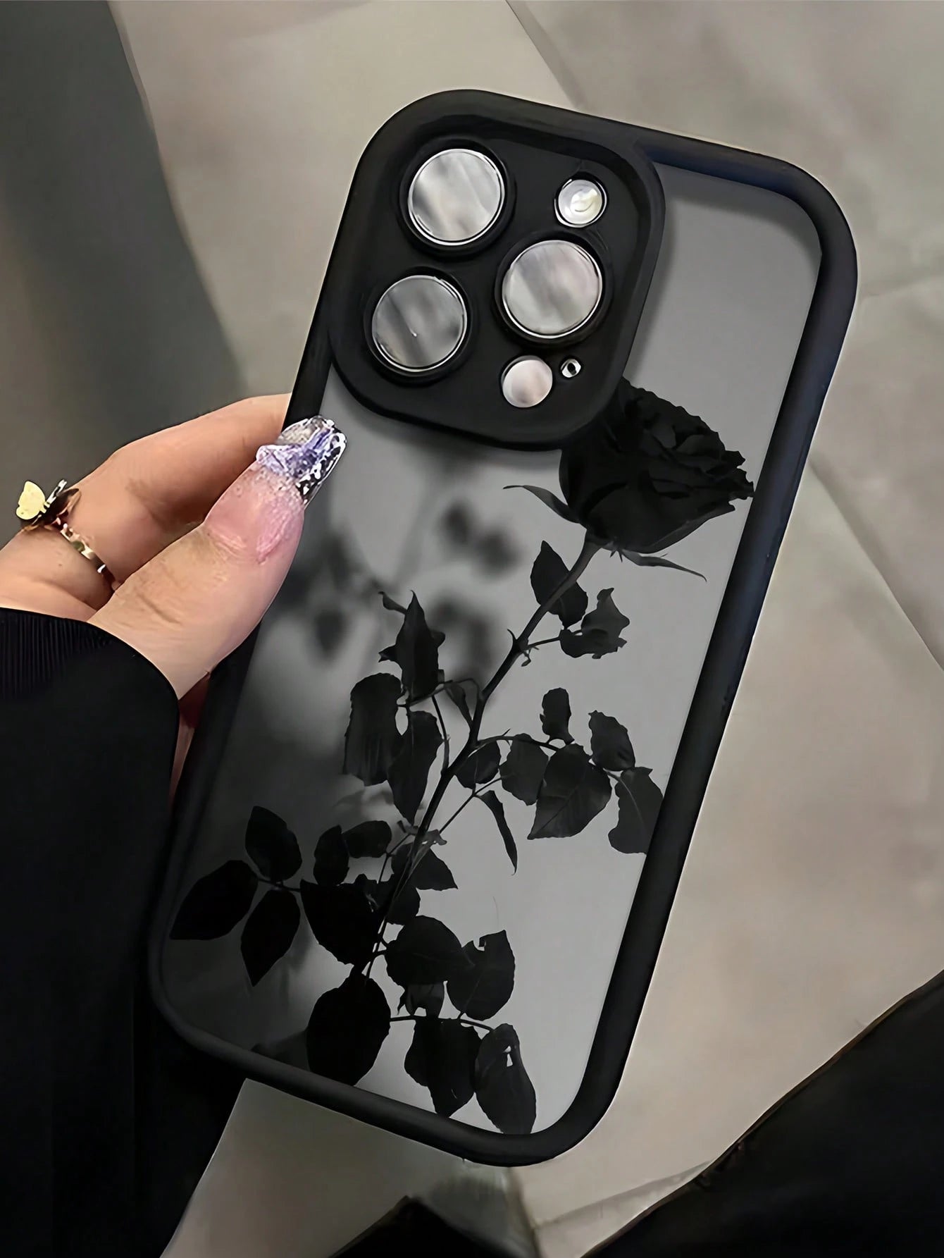 Flower TPU Black Fashion Phone Premium Case 1pc Black Rose Pattern Full Coverage Shockproof Phone Case Compatible With Apple 16, 15, 14, 13, 12, 11 Pro Max Waterproof Anti-Fall Scratch Resistant Inte
