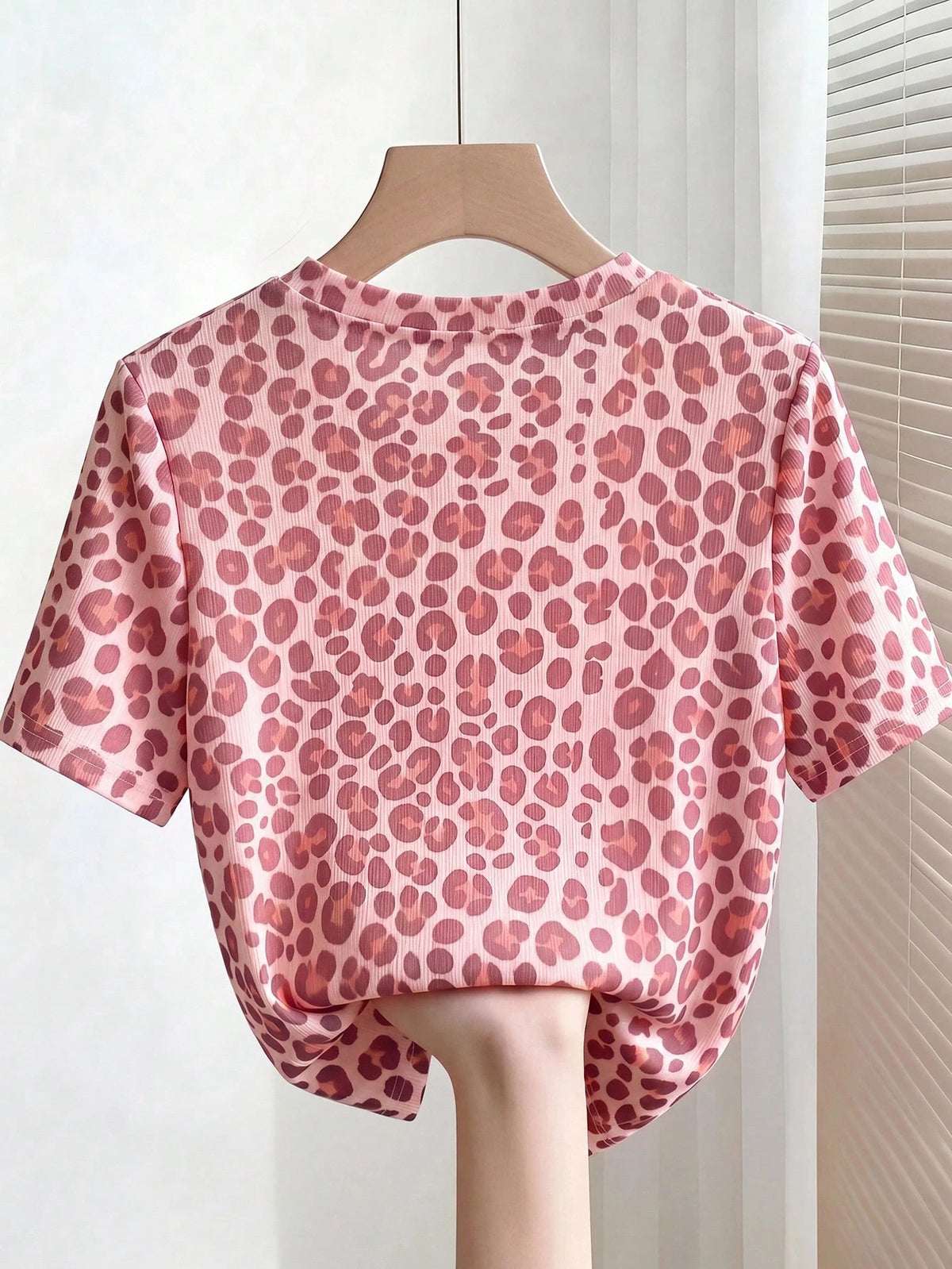 Franclia Elegant Fitted Round Neck Beaded Ribbed Short Sleeve T-Shirt For Women Date Pink Leopard Print Summer