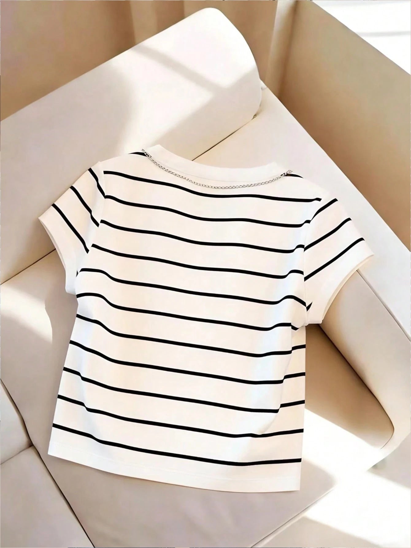 Franclia Women's Black And White Striped Fitted Cropped Short Sleeve T-Shirt,Round Neck Knit Top,Summer Casual City Break Cute Tee Clothes