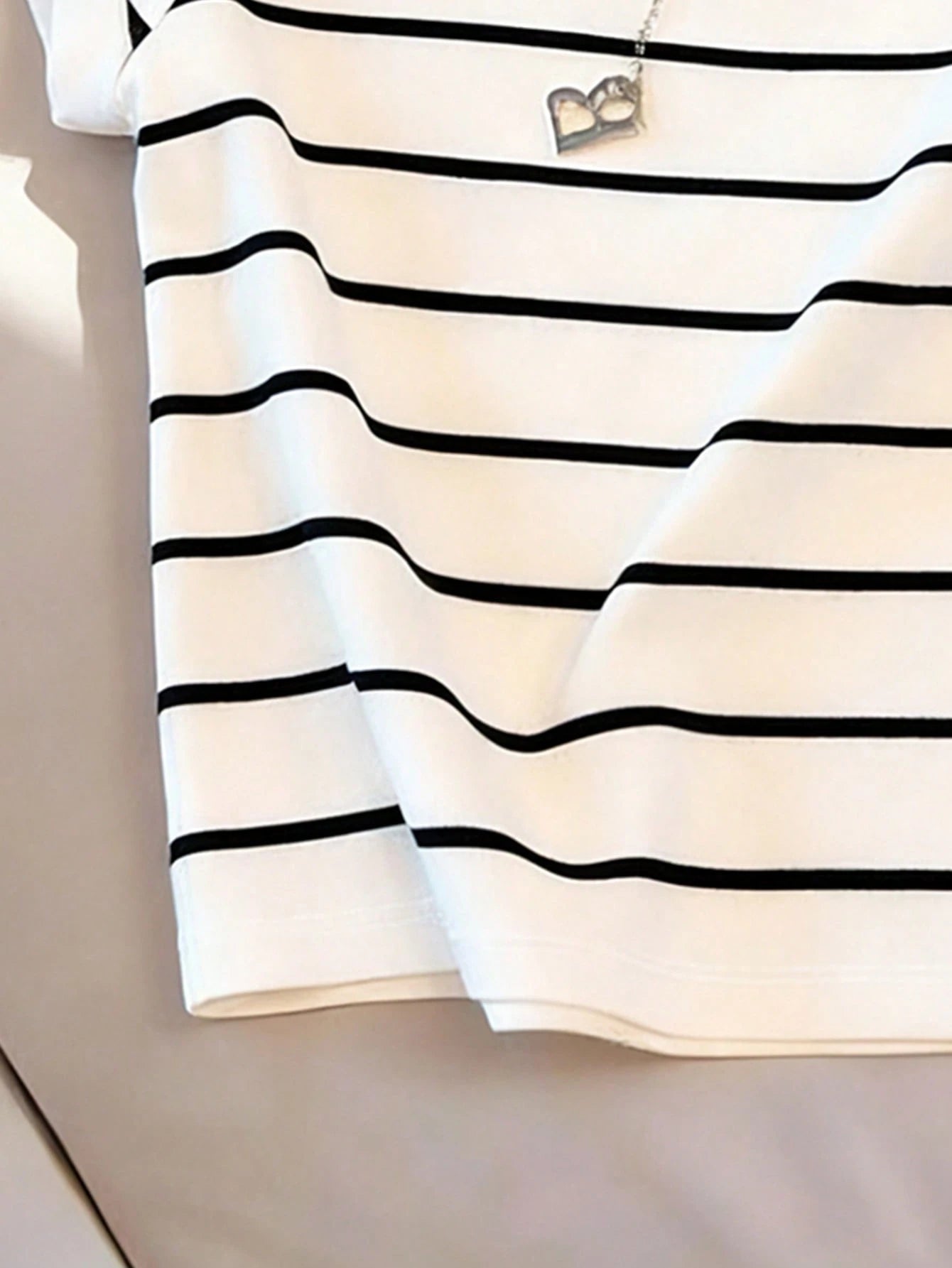 Franclia Women's Black And White Striped Fitted Cropped Short Sleeve T-Shirt,Round Neck Knit Top,Summer Casual City Break Cute Tee Clothes