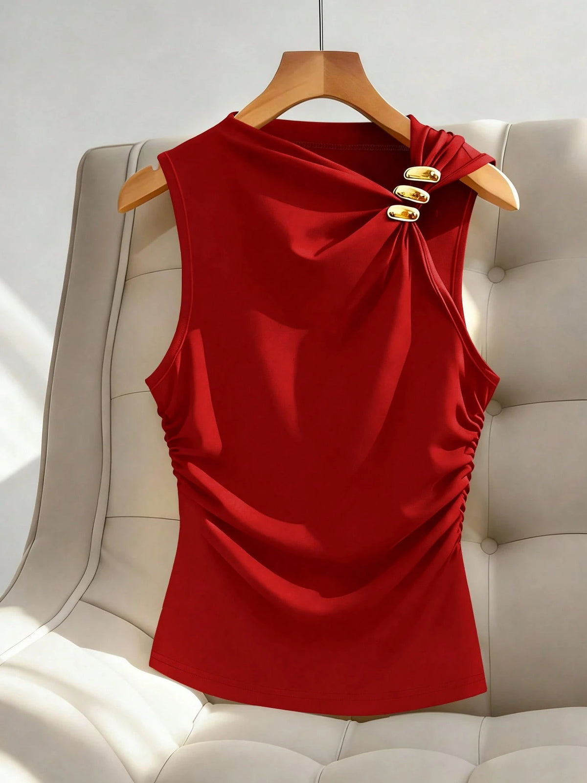 Franclia Women's Elegant Minimalist Metal Decor V-Neck Sleeveless Top, Suitable For Commuting