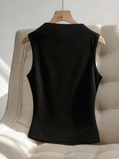 Franclia Women's Elegant Minimalist Metal Decor V-Neck Sleeveless Top, Suitable For Commuting