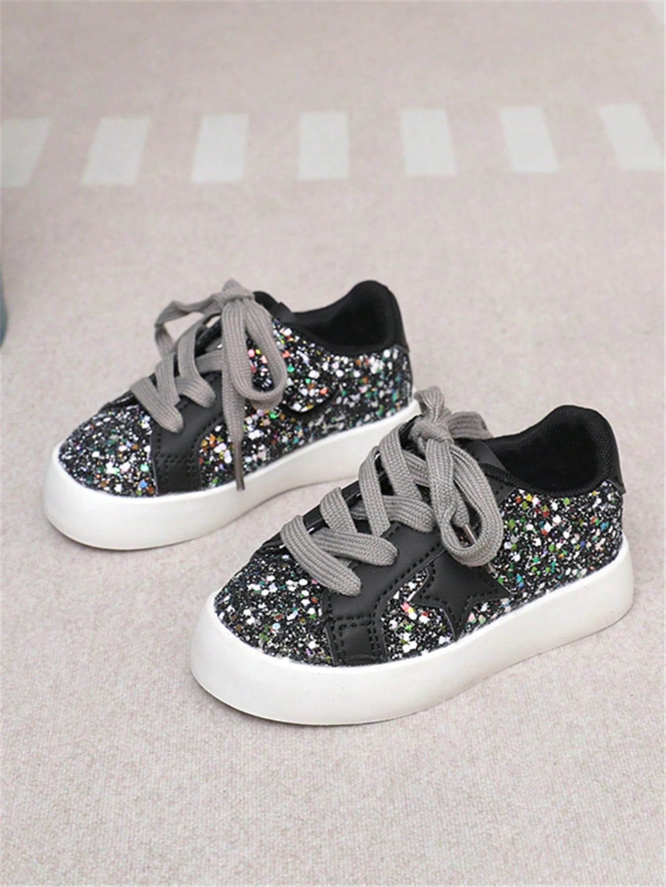 Girls' Glitter Star Casual Skate Shoes, Toddler Sequin Lace-Up Sneakers, Soft Sole Anti-Slip, Suitable For Daily Wear And Party Outfits