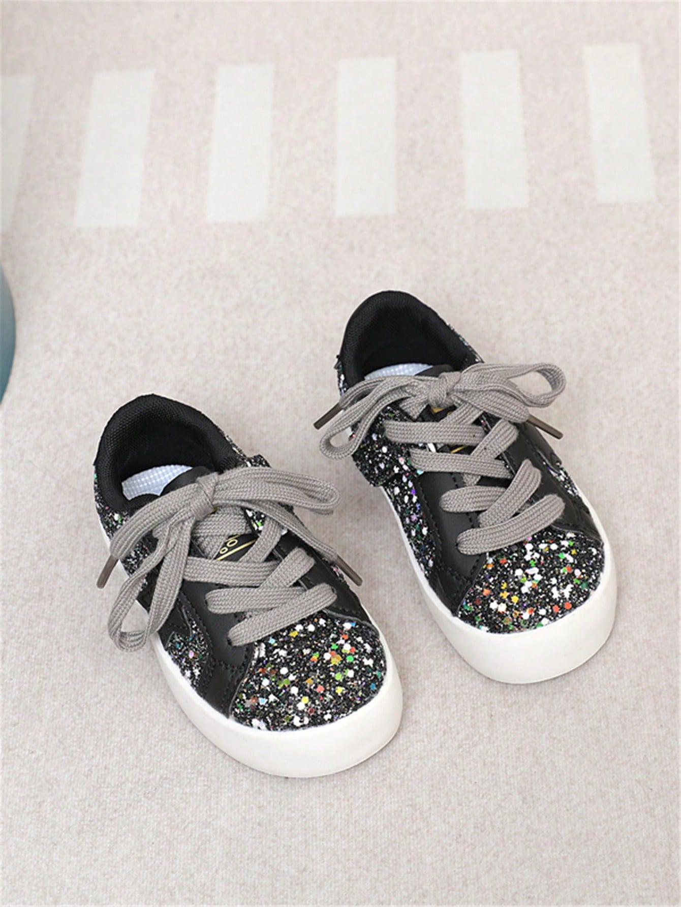 Girls' Glitter Star Casual Skate Shoes, Toddler Sequin Lace-Up Sneakers, Soft Sole Anti-Slip, Suitable For Daily Wear And Party Outfits