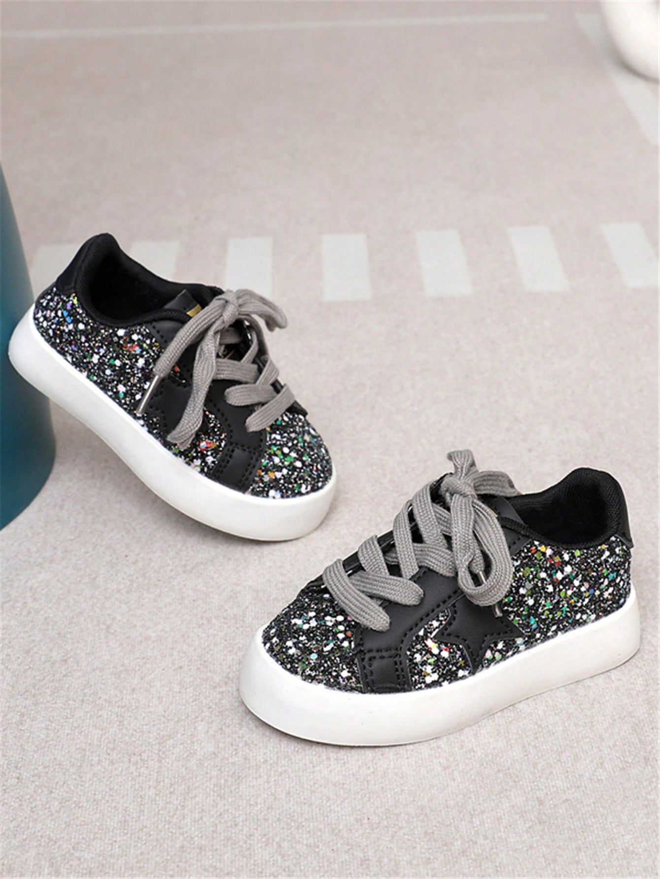 Girls' Glitter Star Casual Skate Shoes, Toddler Sequin Lace-Up Sneakers, Soft Sole Anti-Slip, Suitable For Daily Wear And Party Outfits