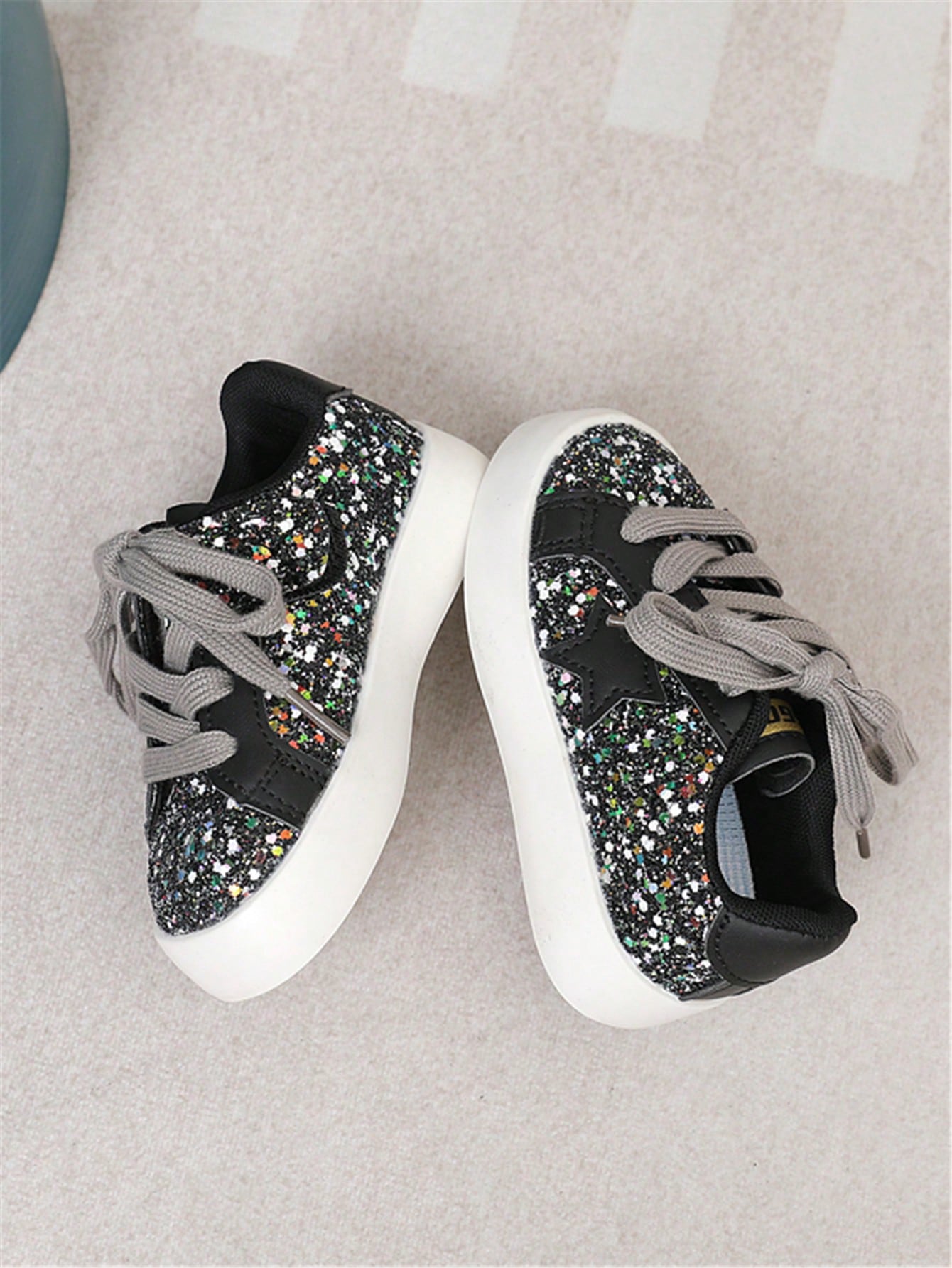 Girls' Glitter Star Casual Skate Shoes, Toddler Sequin Lace-Up Sneakers, Soft Sole Anti-Slip, Suitable For Daily Wear And Party Outfits