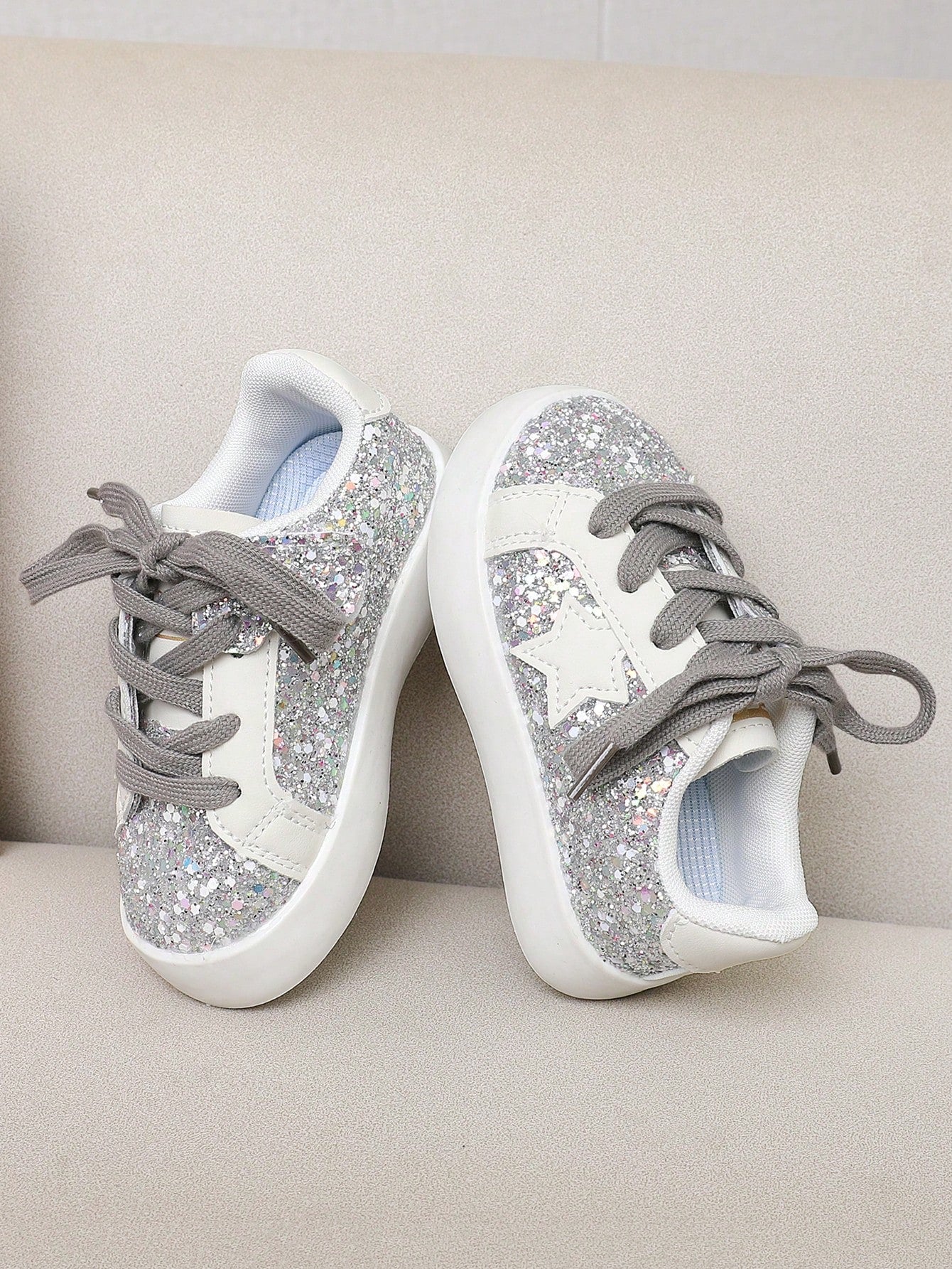 Girls' Glitter Star Casual Skate Shoes, Toddler Sequin Lace-Up Sneakers, Soft Sole Anti-Slip, Suitable For Daily Wear And Party Outfits