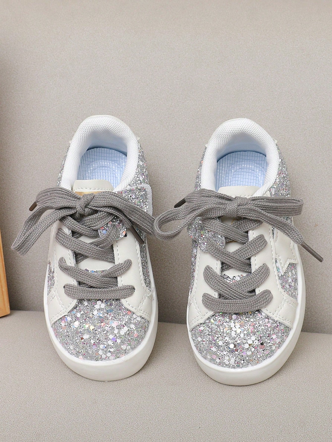 Girls' Glitter Star Casual Skate Shoes, Toddler Sequin Lace-Up Sneakers, Soft Sole Anti-Slip, Suitable For Daily Wear And Party Outfits