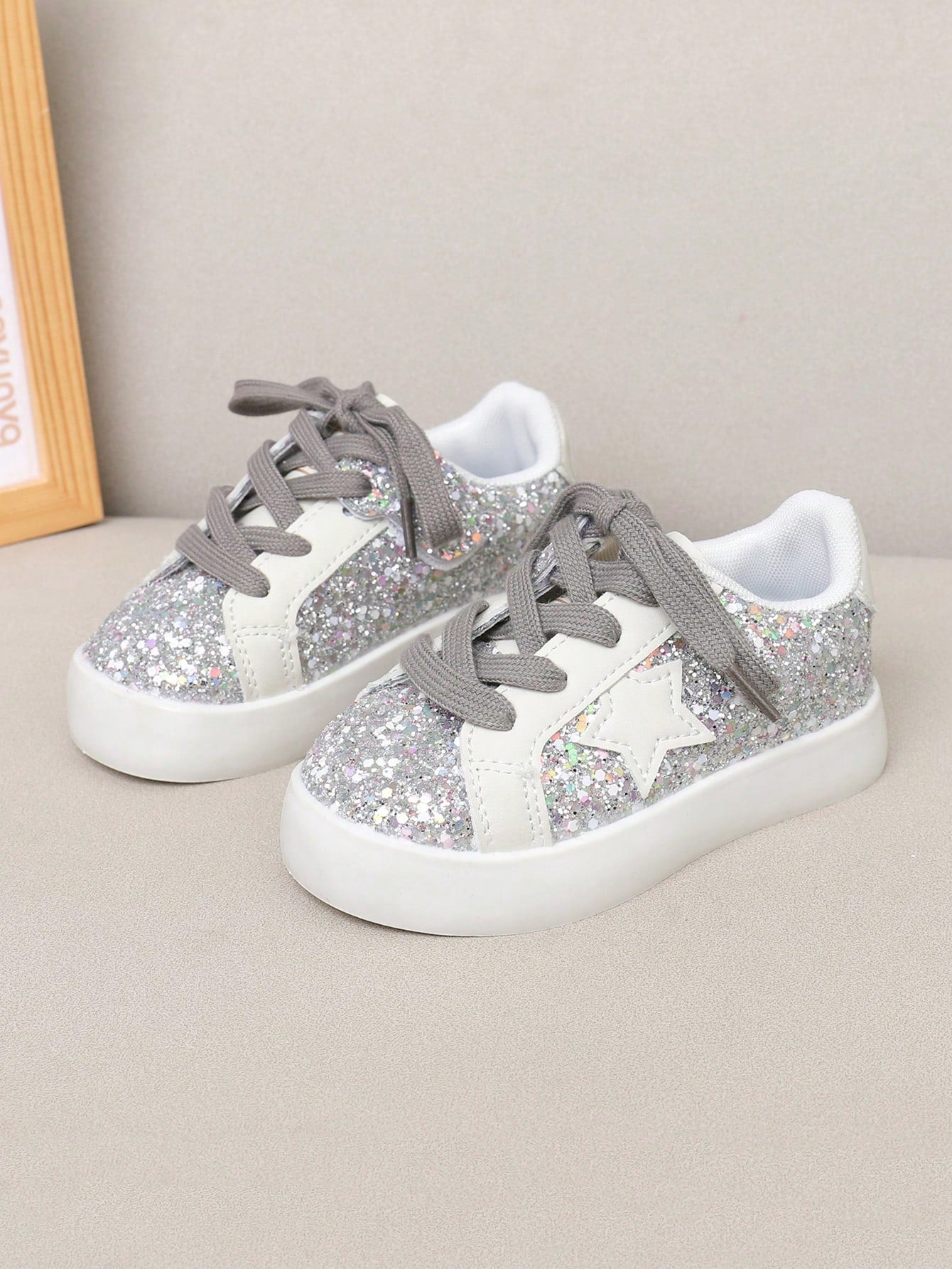 Girls' Glitter Star Casual Skate Shoes, Toddler Sequin Lace-Up Sneakers, Soft Sole Anti-Slip, Suitable For Daily Wear And Party Outfits