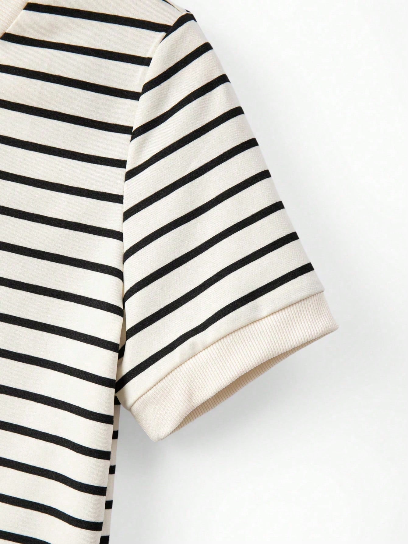 GlowEve CURVE Plus Size Women's Summer T-Shirt, Casual Beach Business Office Vacation Striped V-Neck Short Sleeve Top