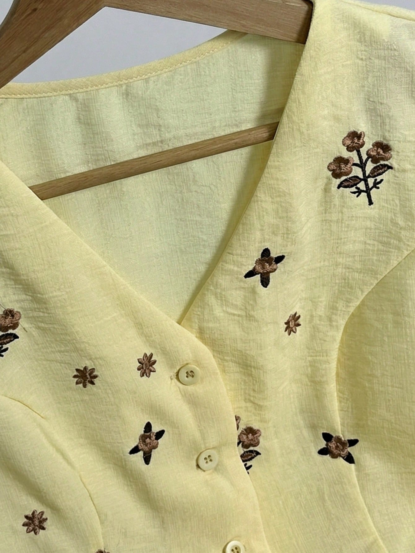 GlowEve Women's Yellow Summer Elegant Tea Party Linen-Look Embroidered V-Neck Button-Down Sleeveless Shirt,Vintage Wedding Vacation Casual Commute