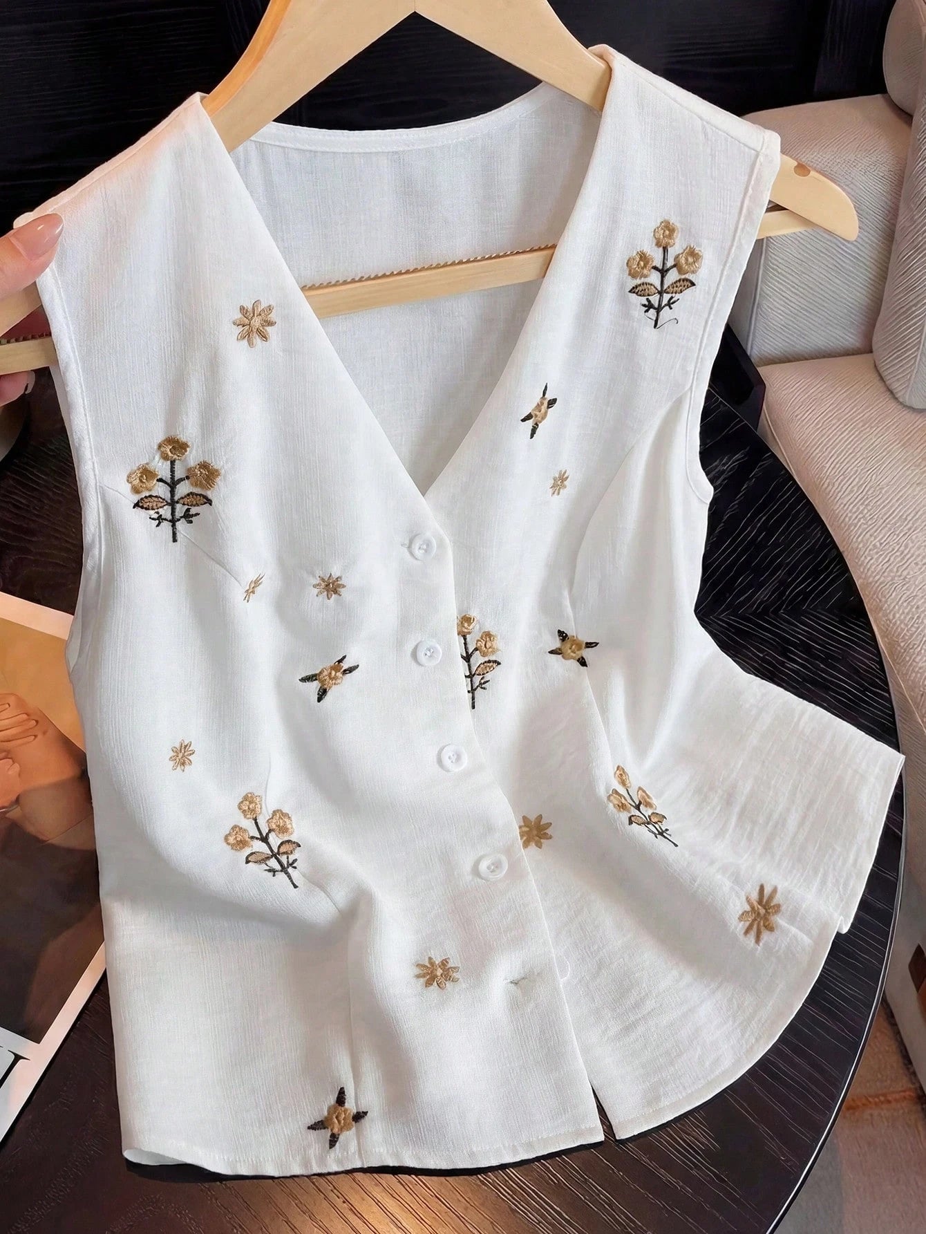 GlowEve Women's Yellow Summer Elegant Tea Party Linen-Look Embroidered V-Neck Button-Down Sleeveless Shirt,Vintage Wedding Vacation Casual Commute