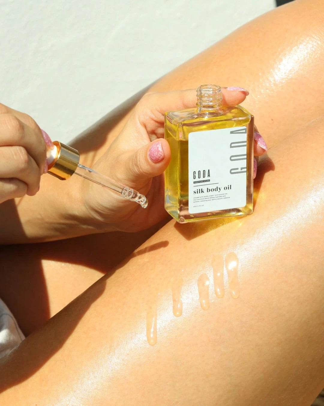 GODA Silk Body Oil 50ml – Relaxing Unisex Fragrance Oil With Lavender, Chamomile, Bergamot & Vanilla – Perfect For Meditation, Yoga, Cozy Evenings & Self-Care – FREE Gift: GODA For Her Perfume For Wom