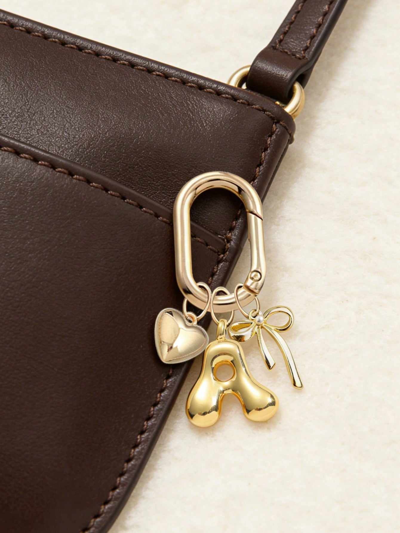 Gold Bubble Letter A-Z Keychain, Cute Letter Pendant With Heart Bow, Shiny Metal Letter Keychain, Personalized Bag Charm, Handbag Backpack Key Ring Accessory, Suitable For Daily Use, Travel, School, S