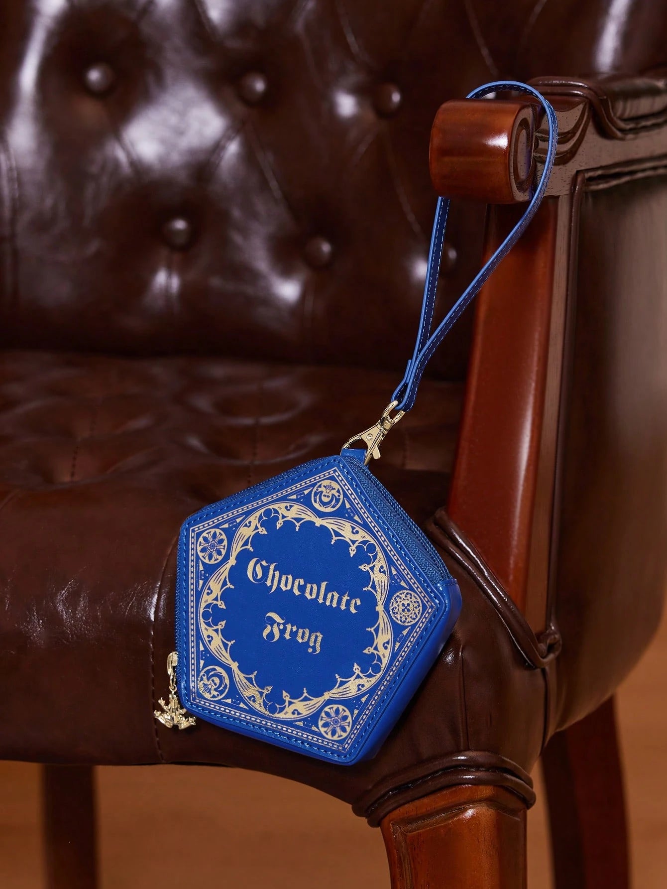 HARRY POTTER X 1 Pc Gold Frog Shaped Coin Purse With Chocolate Frog Gold Print And Zipper Opening,Gifts,Valentine's Day, Back To School, Bag Charm