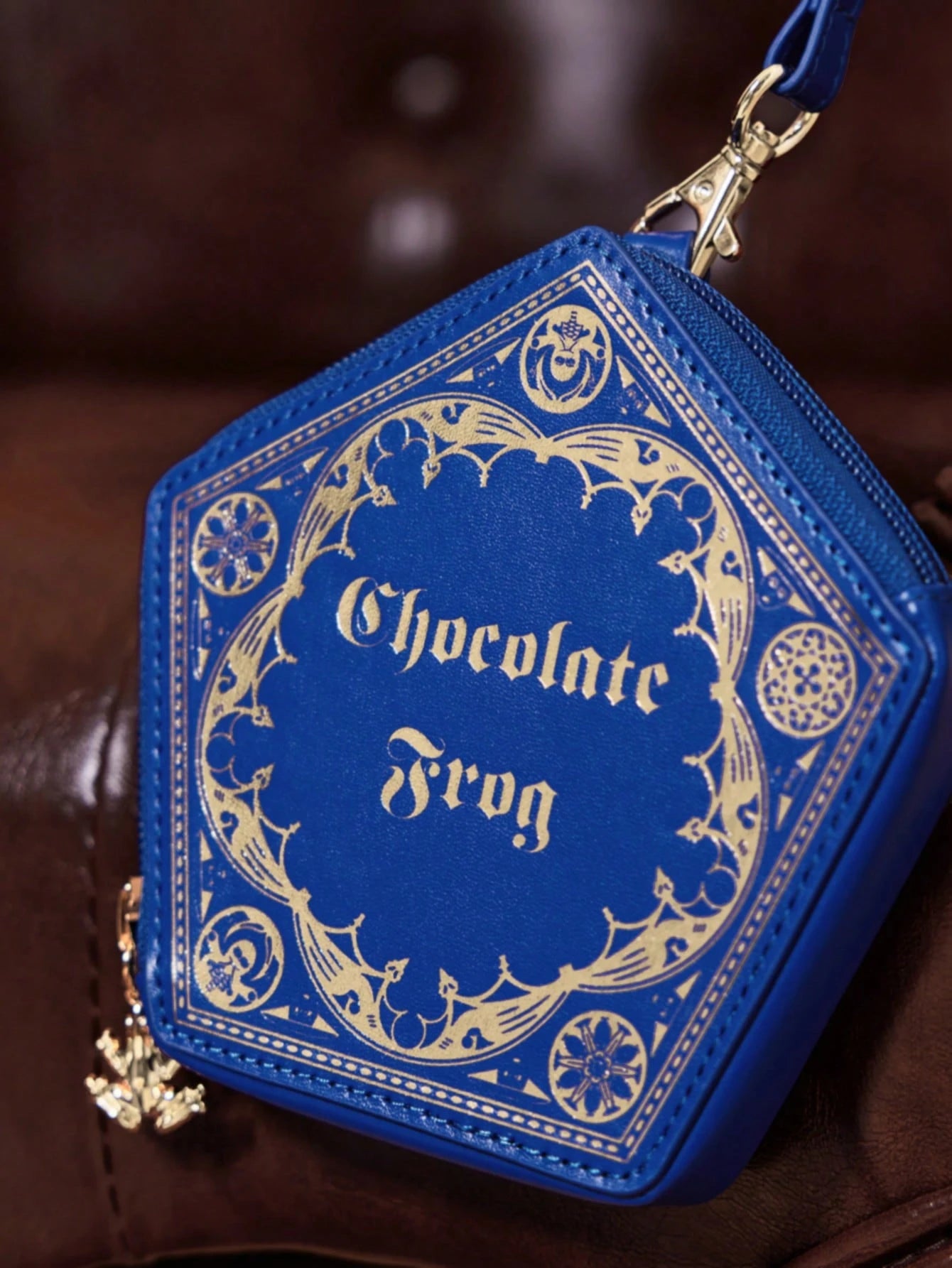 HARRY POTTER X 1 Pc Gold Frog Shaped Coin Purse With Chocolate Frog Gold Print And Zipper Opening,Gifts,Valentine's Day, Back To School, Bag Charm