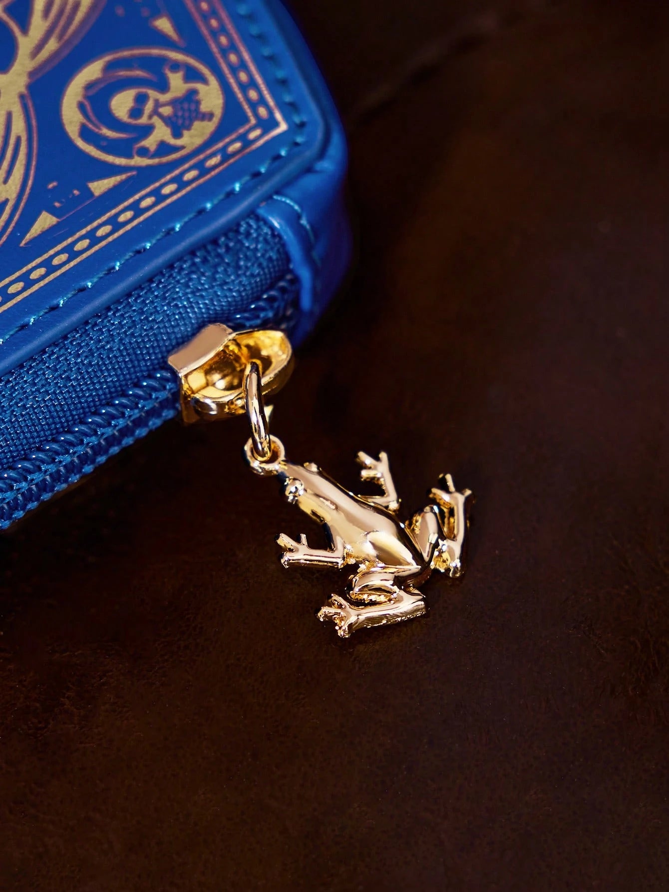 HARRY POTTER X 1 Pc Gold Frog Shaped Coin Purse With Chocolate Frog Gold Print And Zipper Opening,Gifts,Valentine's Day, Back To School, Bag Charm