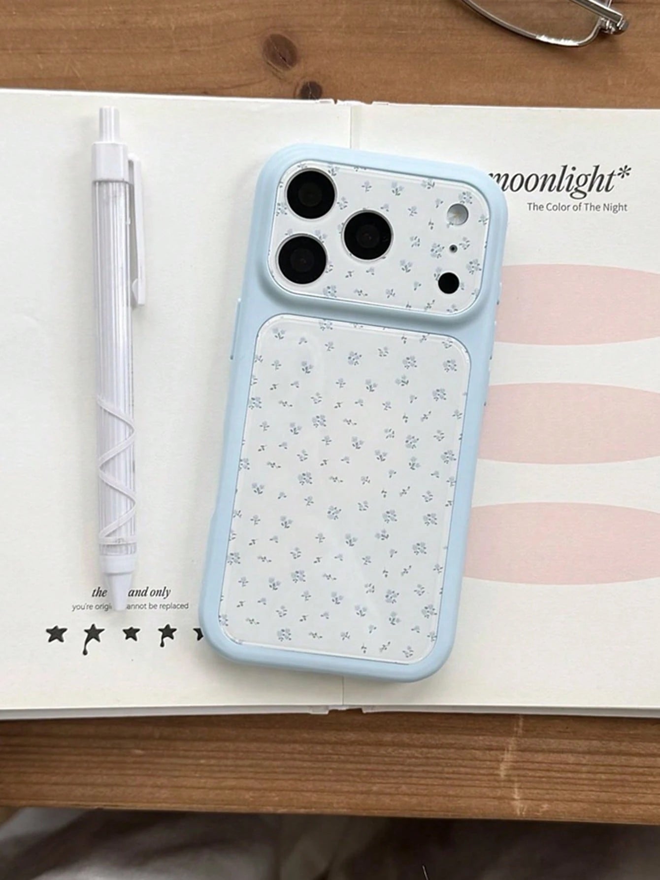 High-End Glossy Smooth Full-Screen Ditsy Floral Corning Blue Phone Case Compatible With Iphone 17 Pro Max, Air 16, 15, 14, 13, 12, 11 Pro Max Plus 14/15/16 Pro, Niche 17 PM Large Window Case