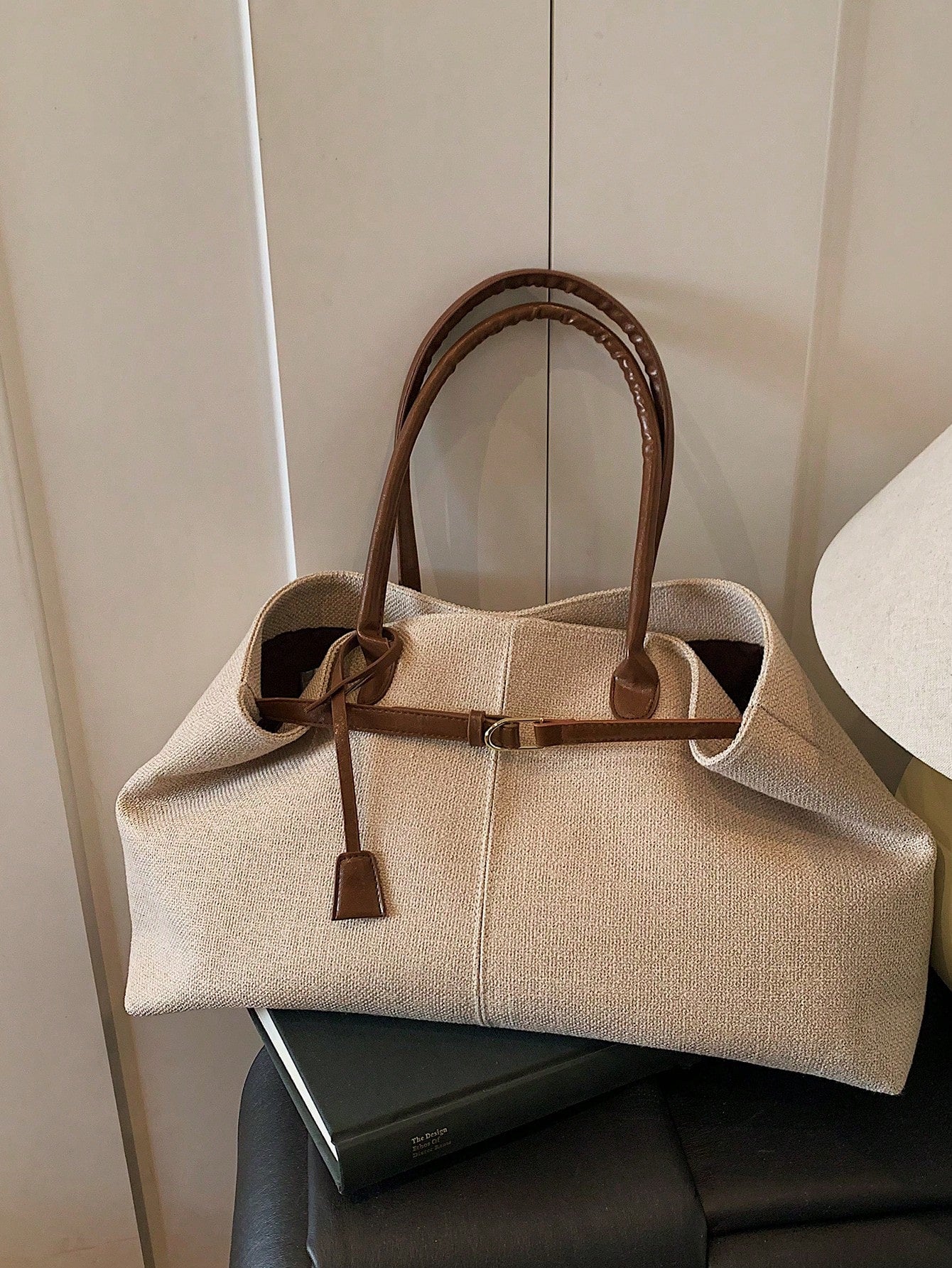 High-Quality Minimalist Fashion Hot Selling New Chic Large Capacity Refined Exquisite Niche Design Elegant Commuting Tote Bag Suitable For Shopping, Vacation, Travel, Vintage Underarm Shoulder Tote (1