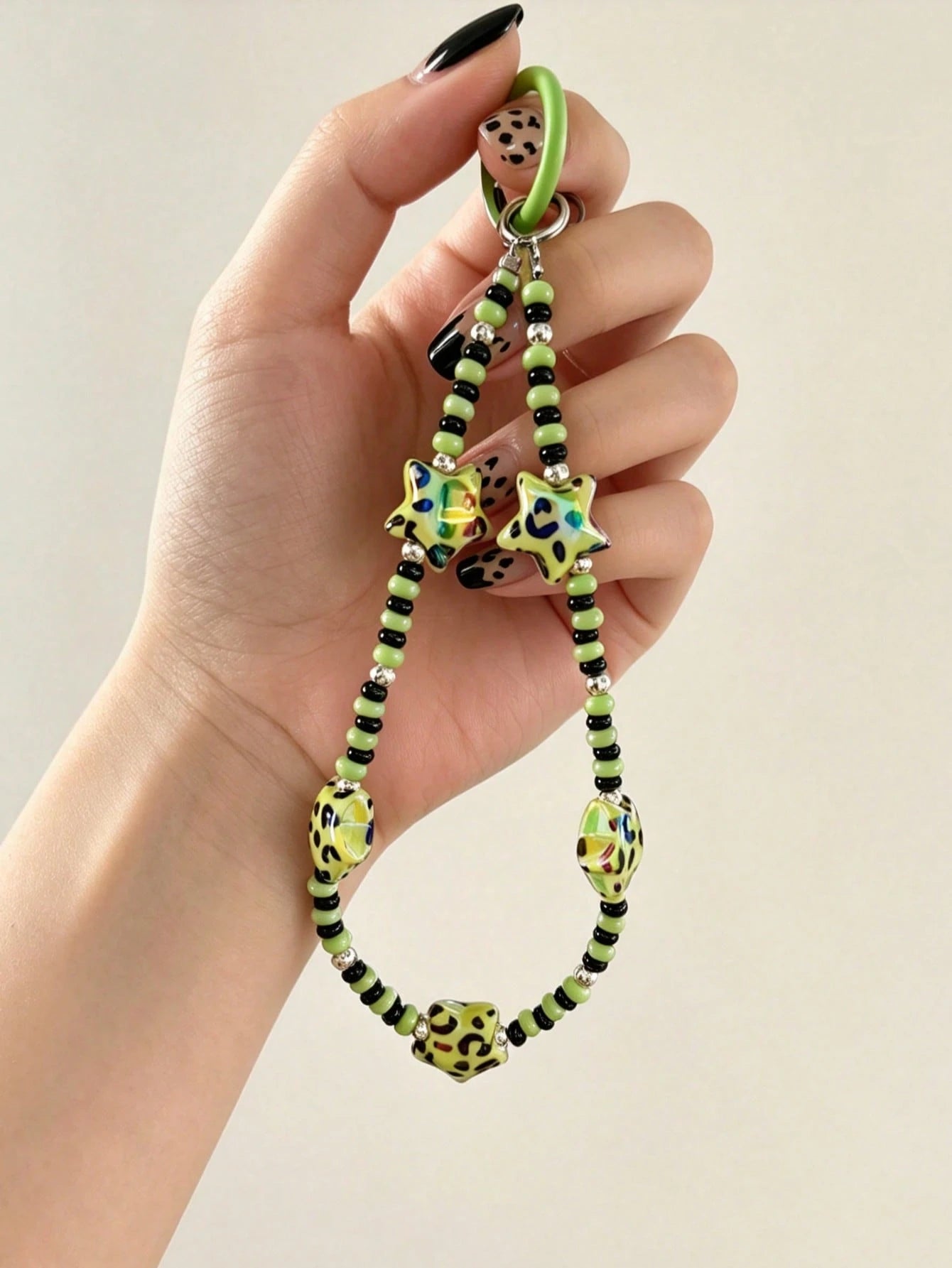 Innovative Laser Leopard Print Star Keychain, Car Key Ring Pendant, Car Lock Key Ring, Car Remote Control Decorative Pendant, Phone Chain, Bag Matching Decorative Pendant, Comes With Horseshoe Buckle
