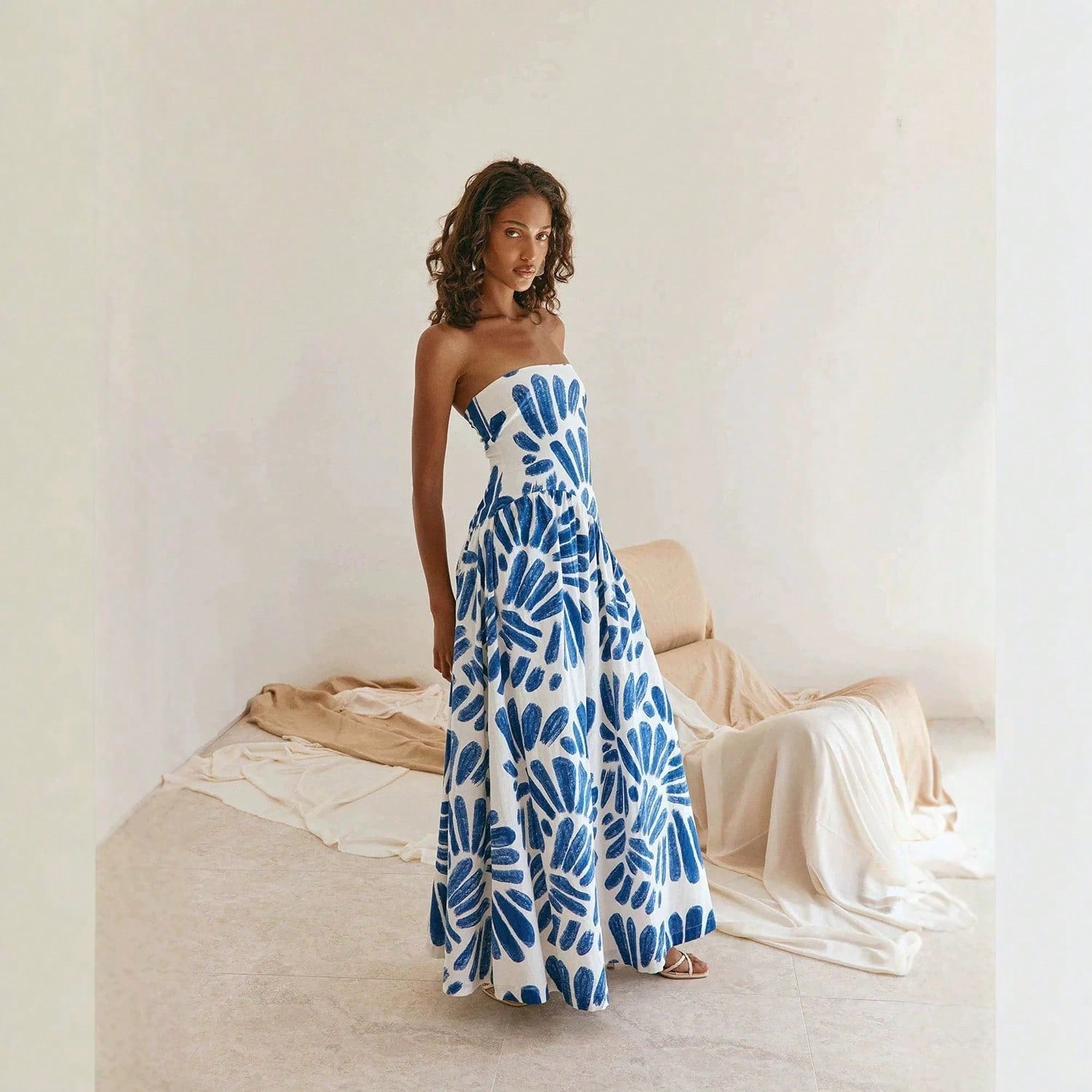 KZKZWK Abstract Brushstroke Print Strapless Maxi Dress, White & Blue A-Line Vacation Sundress