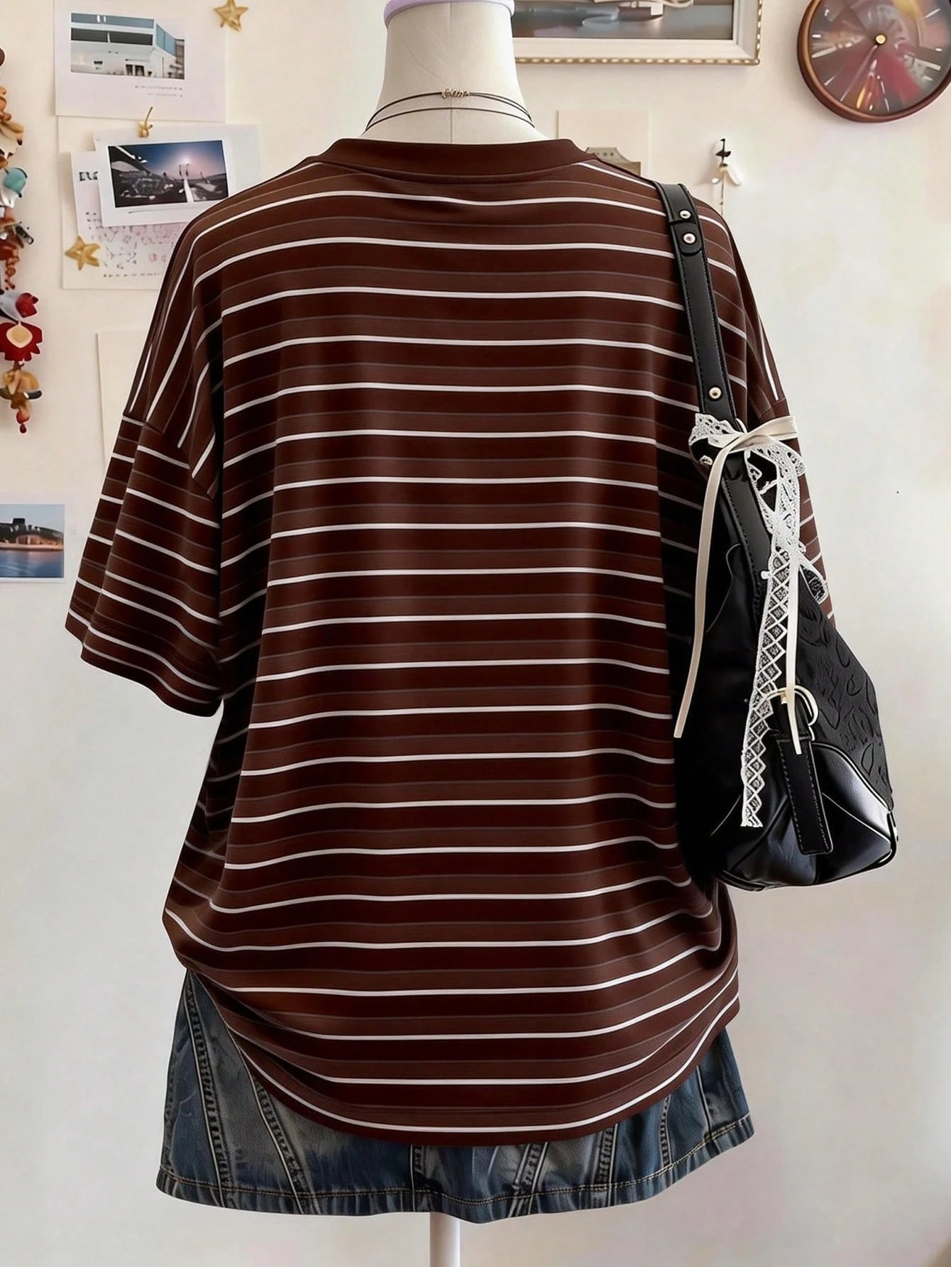 Lalippa Striped Digital Silver Fox Design Minimalist Plus Size Women Long Round Neck Drop Shoulder T-Shirt, Gift For Friends