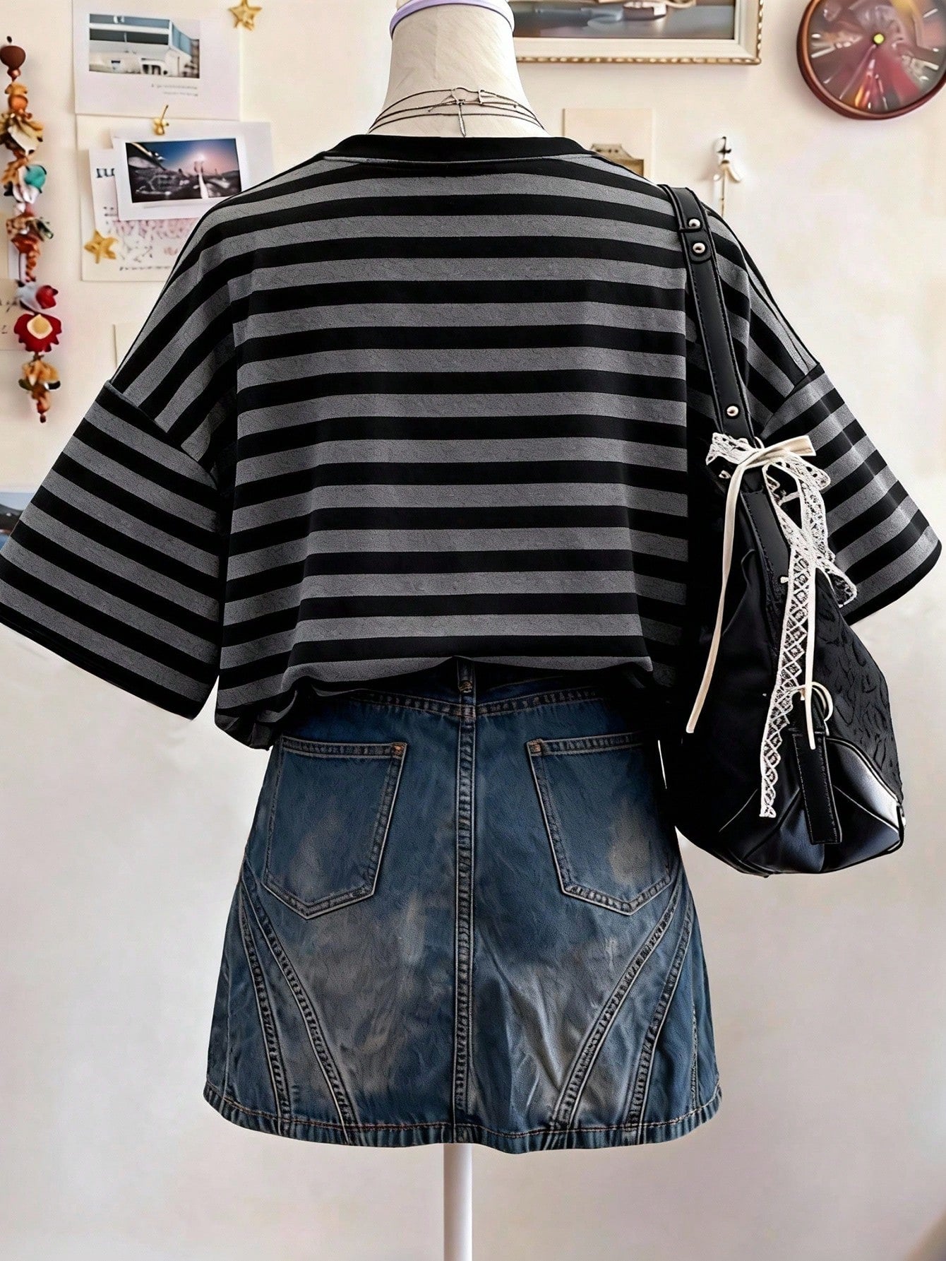 Lalippa Striped Digital Silver Fox Design Minimalist Plus Size Women Long Round Neck Drop Shoulder T-Shirt, Gift For Friends