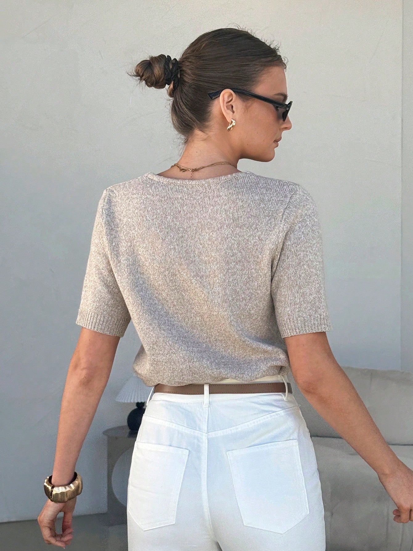 Lavishia Women's Elegant Minimalist V-Neck Short Sleeve Fancy Yarn Knit Top Suitable For Daily Wear Office Loose Casual Sleeveless Vest Summer Beige