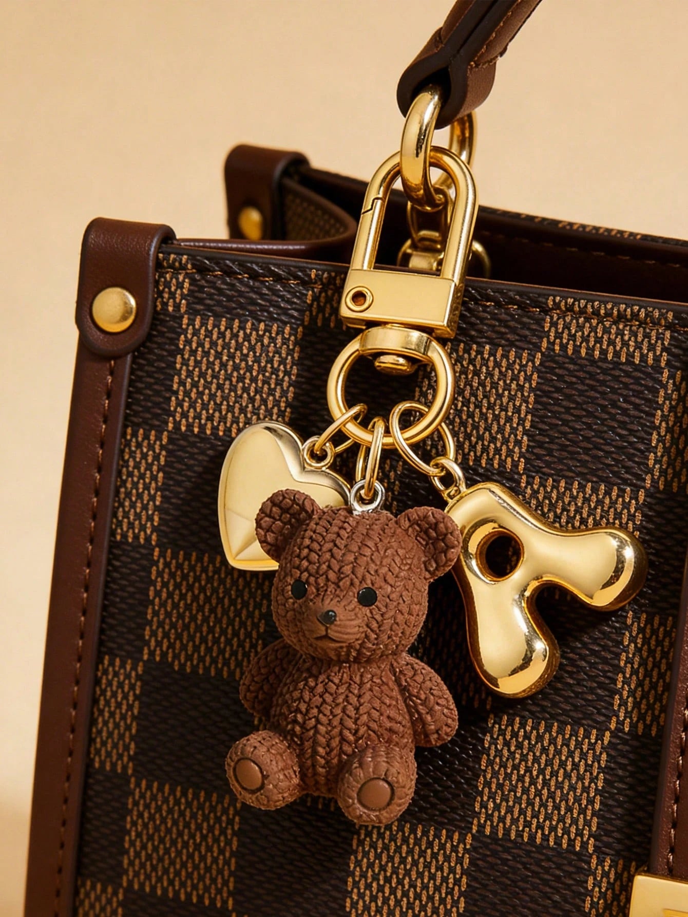 Letter Teddy Bear Keychain, With Gold Bubble Letter A-Z Keychain, Cute Teddy Bear Bag Charm Pendant, Suitable For Handbags, Wallets, Backpacks, Travel Bags, Decorative Keychain, Suitable For Gym, Clas