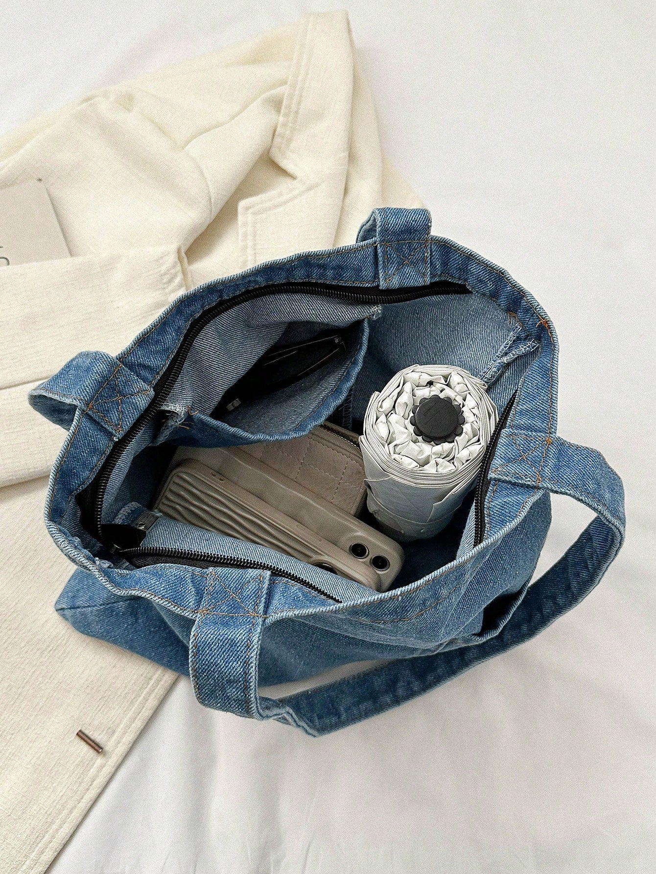 Light Wash Denim Effect Canvas Tote Bag, Multi-Pocket Commuting Handbag, Women's Large Capacity Tote Bag With Inner Pockets, Soft And Washable