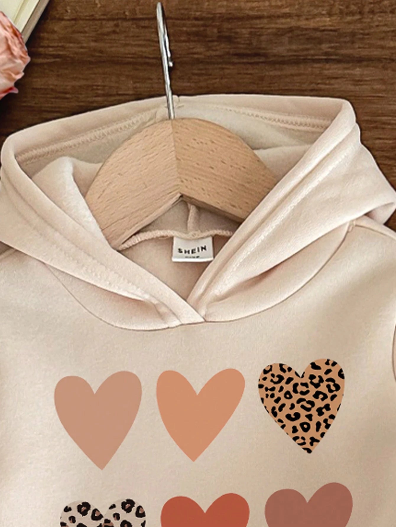 LMoss Kids 2pcs Baby Girl Casual Cute Leopard Print Heart Pattern Beige Soft Knit Loose Hooded Long Sleeve Sweatshirt And Pants Set, Suitable For Autumn/Winter