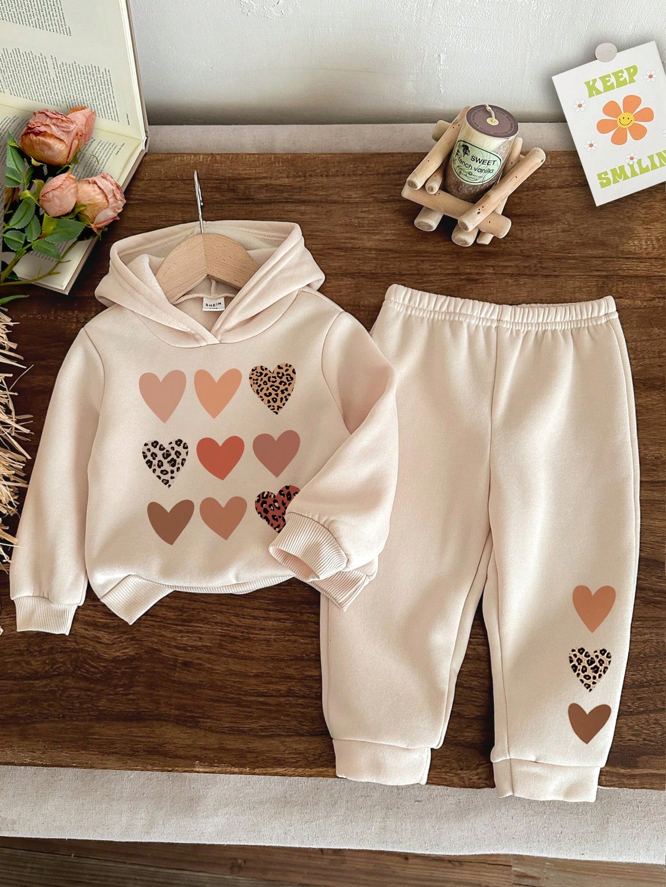 LMoss Kids 2pcs Baby Girl Casual Cute Leopard Print Heart Pattern Beige Soft Knit Loose Hooded Long Sleeve Sweatshirt And Pants Set, Suitable For Autumn/Winter